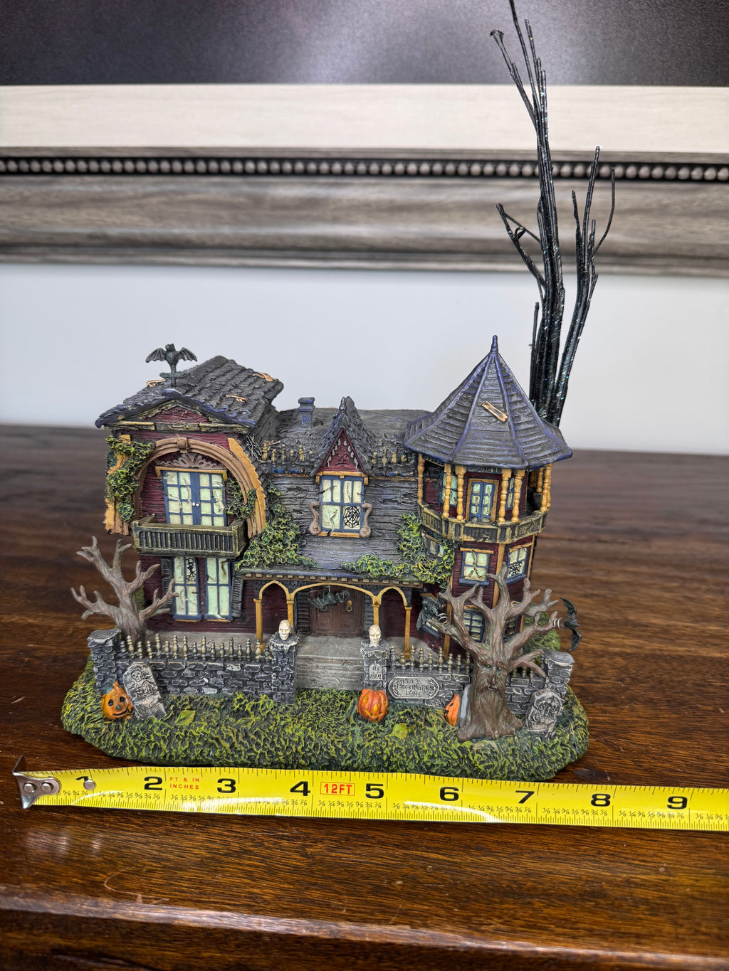 Hawthorn Village 1313 Mockingbird Lane The Munsters Light Up House w/ 3 Figurines