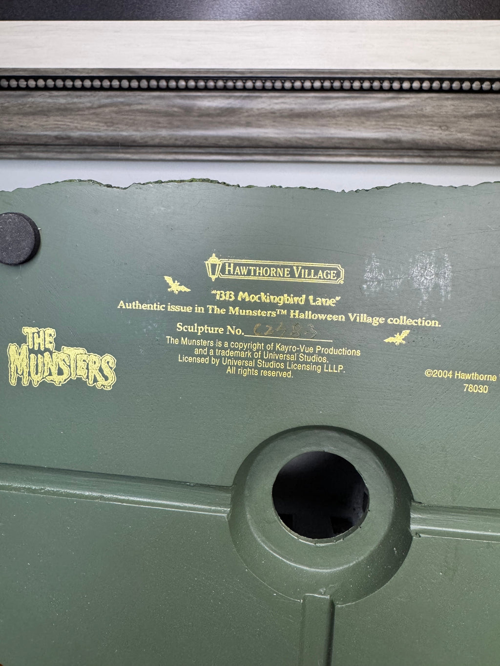 Hawthorn Village 1313 Mockingbird Lane The Munsters Light Up House w/ 3 Figurines