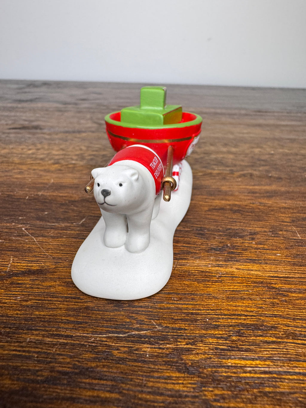 New Dept 56 North Pole Village Accessory "Teacup Delivery Service"