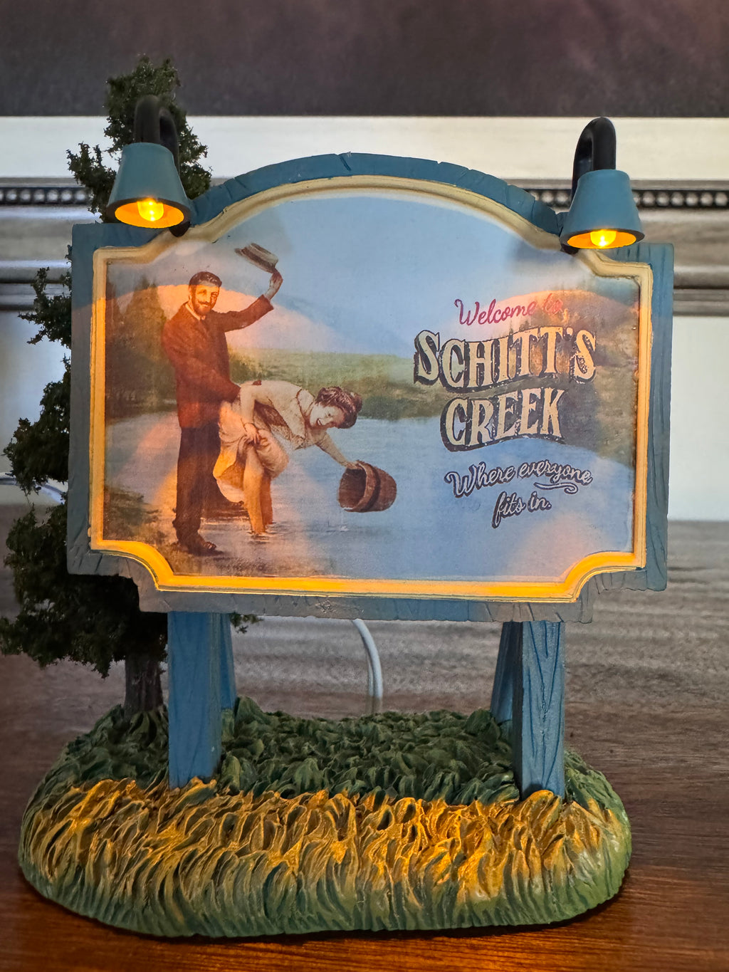 New Dept 56 Hot Properties Village "Where Everyone Fits In" Light up Schitt's Creek Billboard