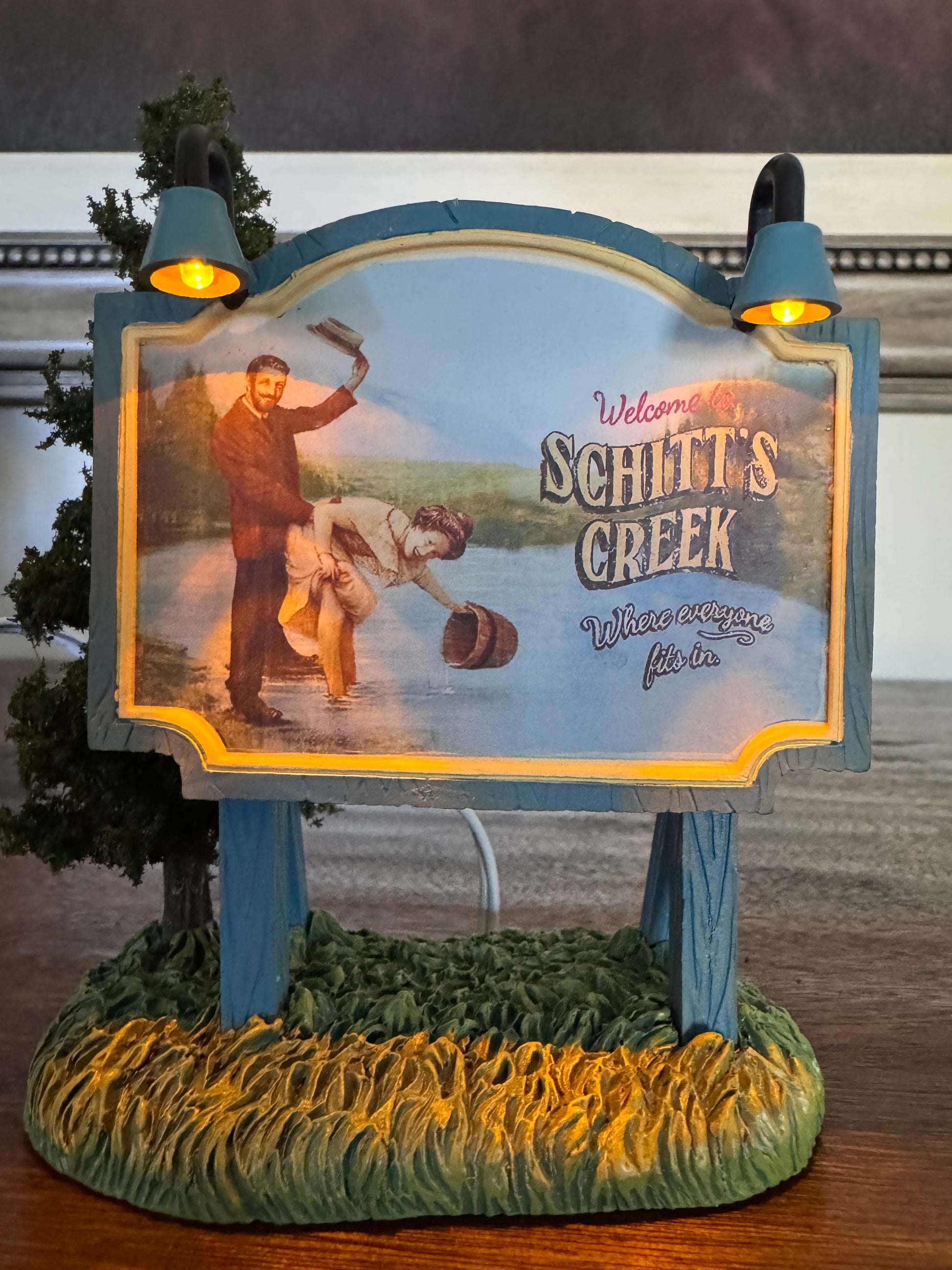 New Dept 56 Hot Properties Village "Where Everyone Fits In" Light up Schitt's Creek Billboard