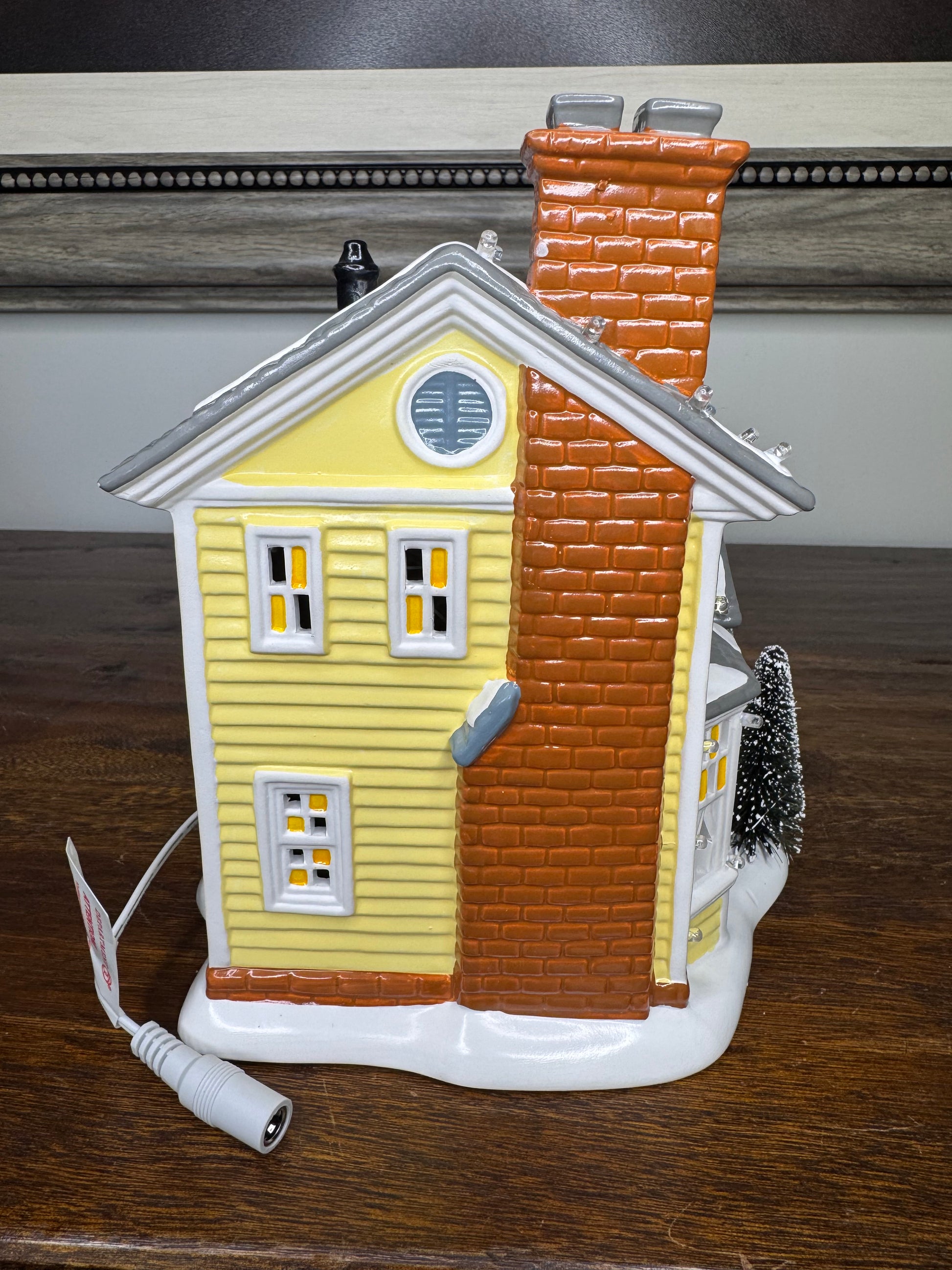 New Dept 56 National Lampoon's Christmas Vacation Griswold's Holiday House Light Up Building