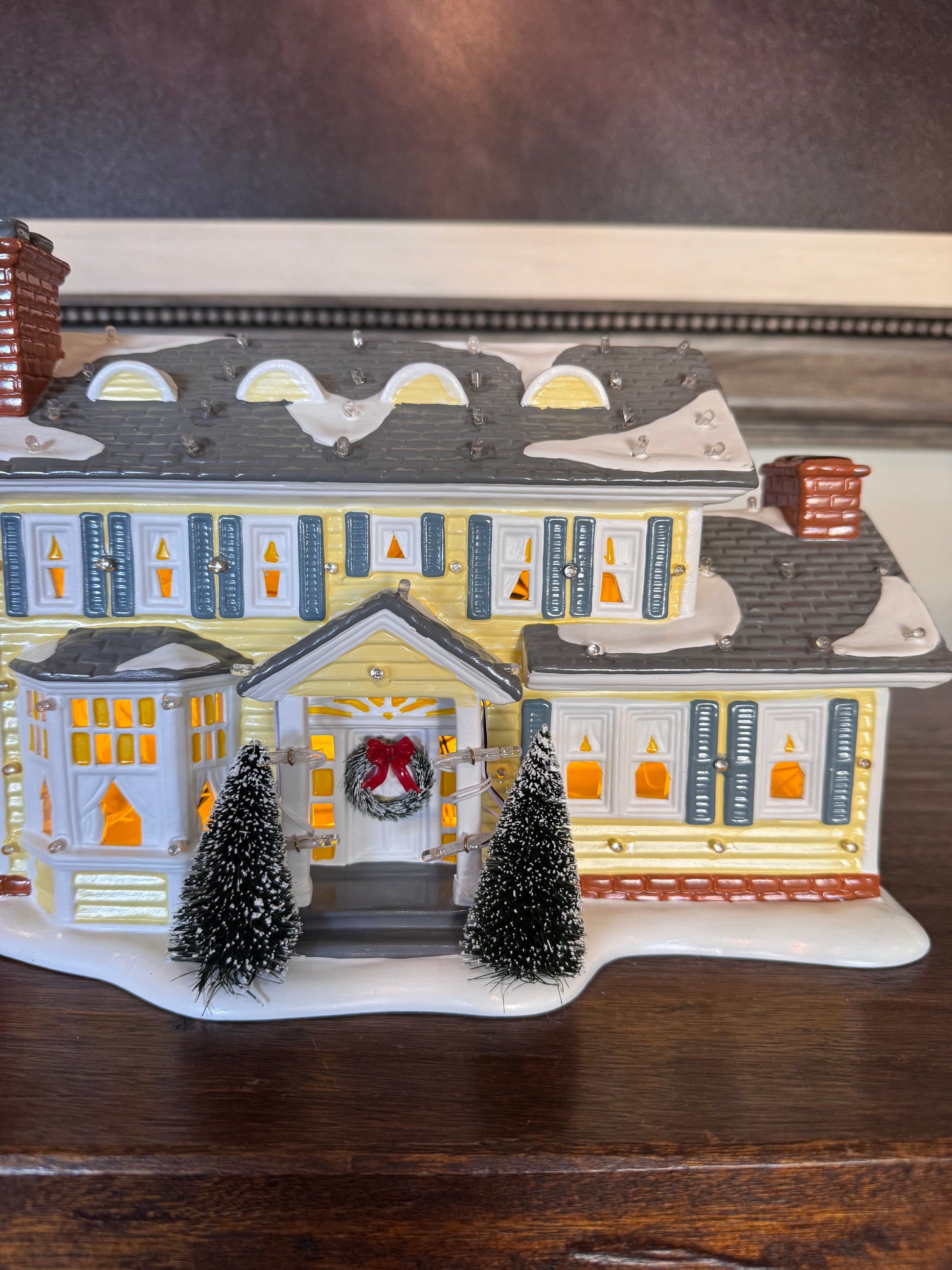 New Dept 56 National Lampoon's Christmas Vacation Griswold's Holiday House Light Up Building