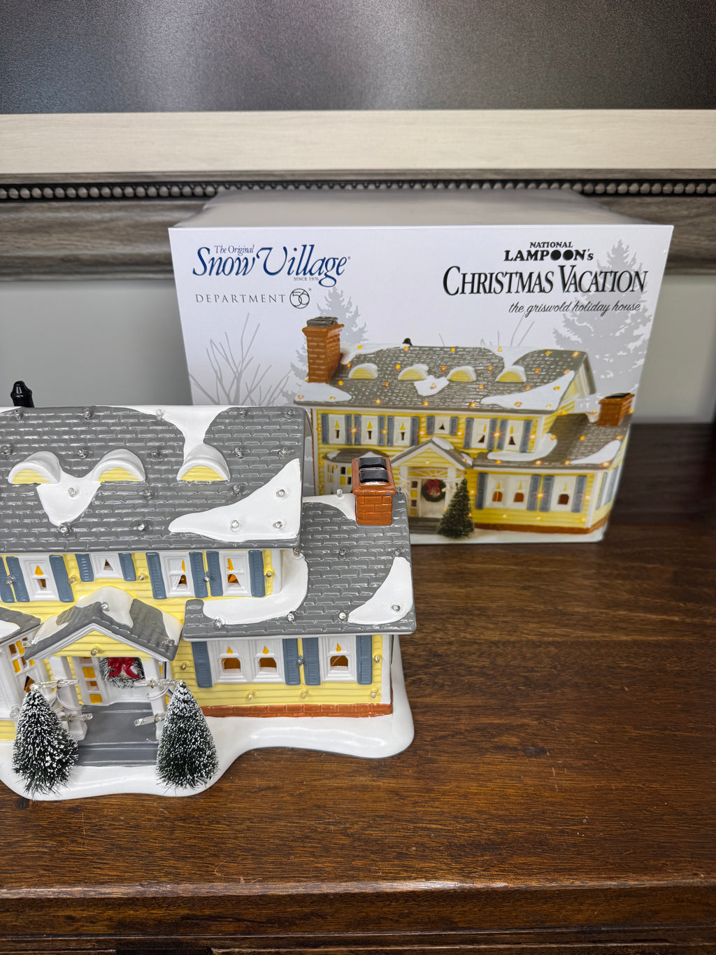 New Dept 56 National Lampoon's Christmas Vacation Griswold's Holiday House Light Up Building