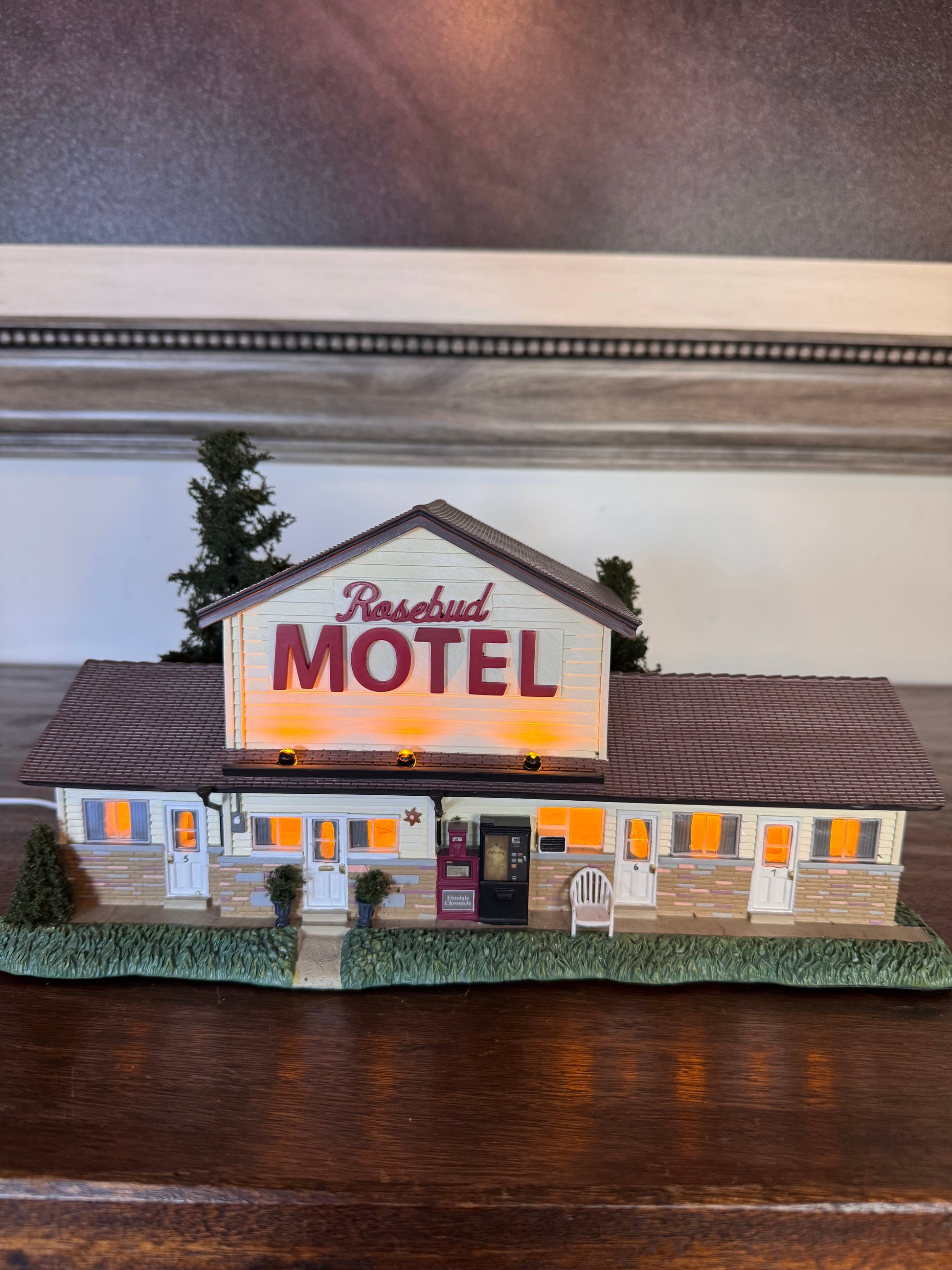 New Dept 56 Hot Properties Village "Rosebud Motel" Light Up Building Schitt's Creek