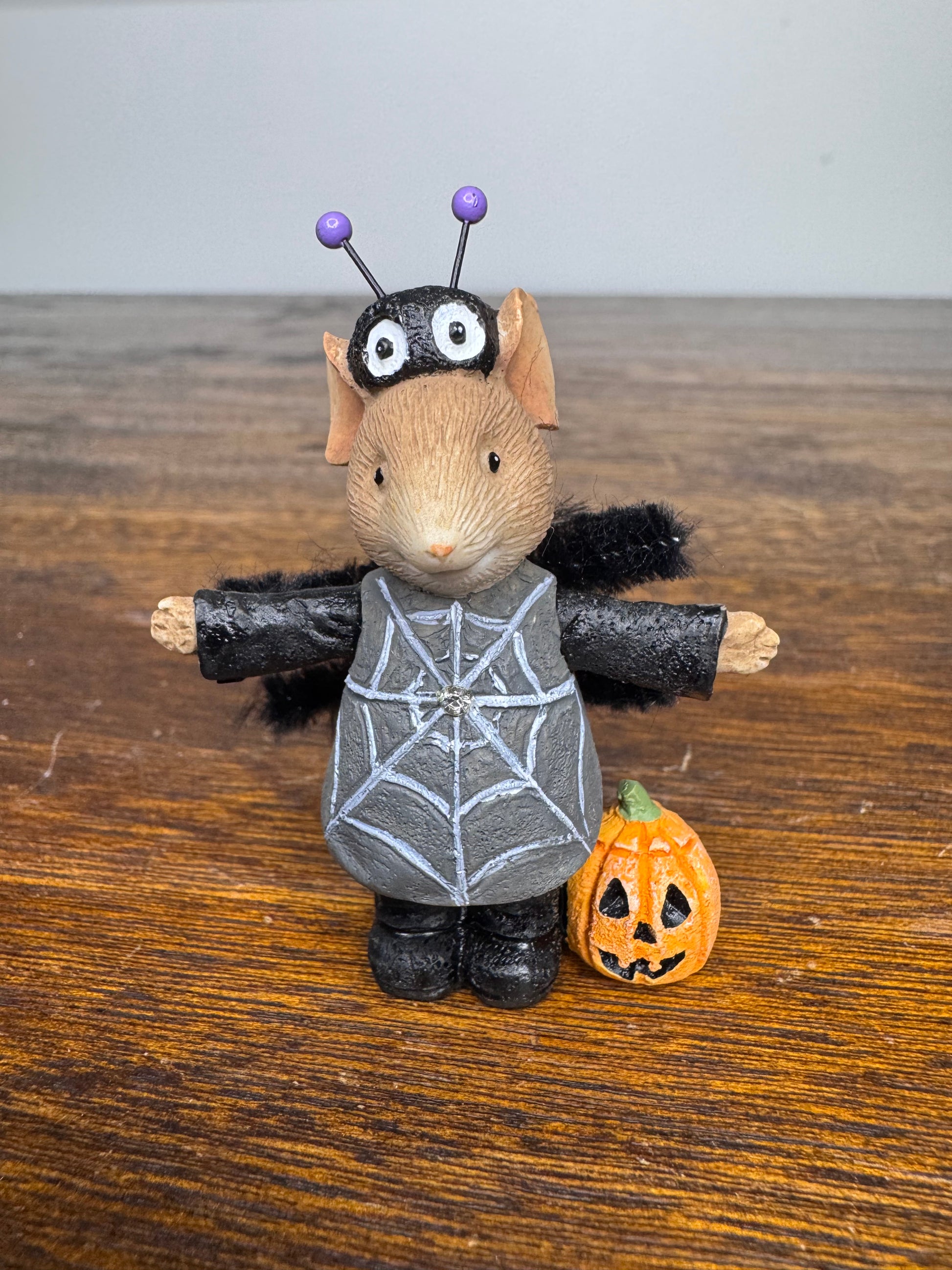 New Enesco Tails With Heart Spider Mouse Figurine