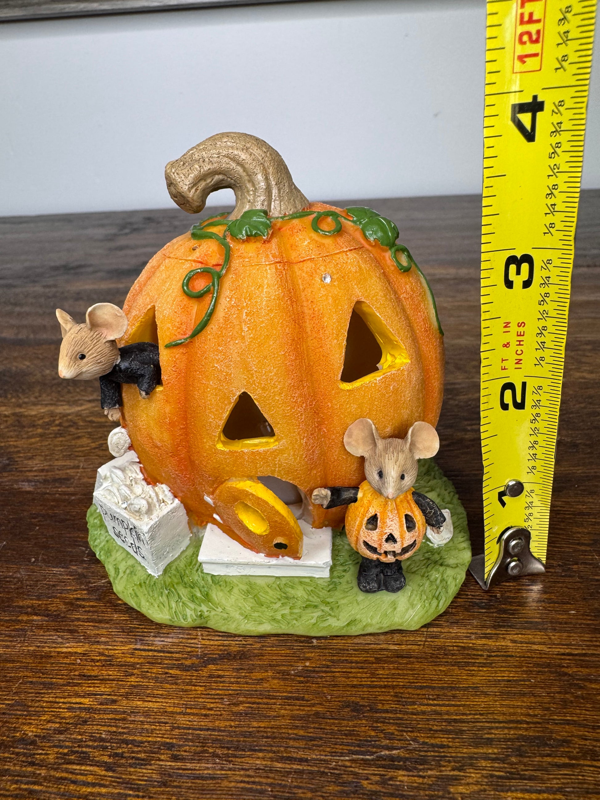 New Tails With Heart Jack-O- Lantern House