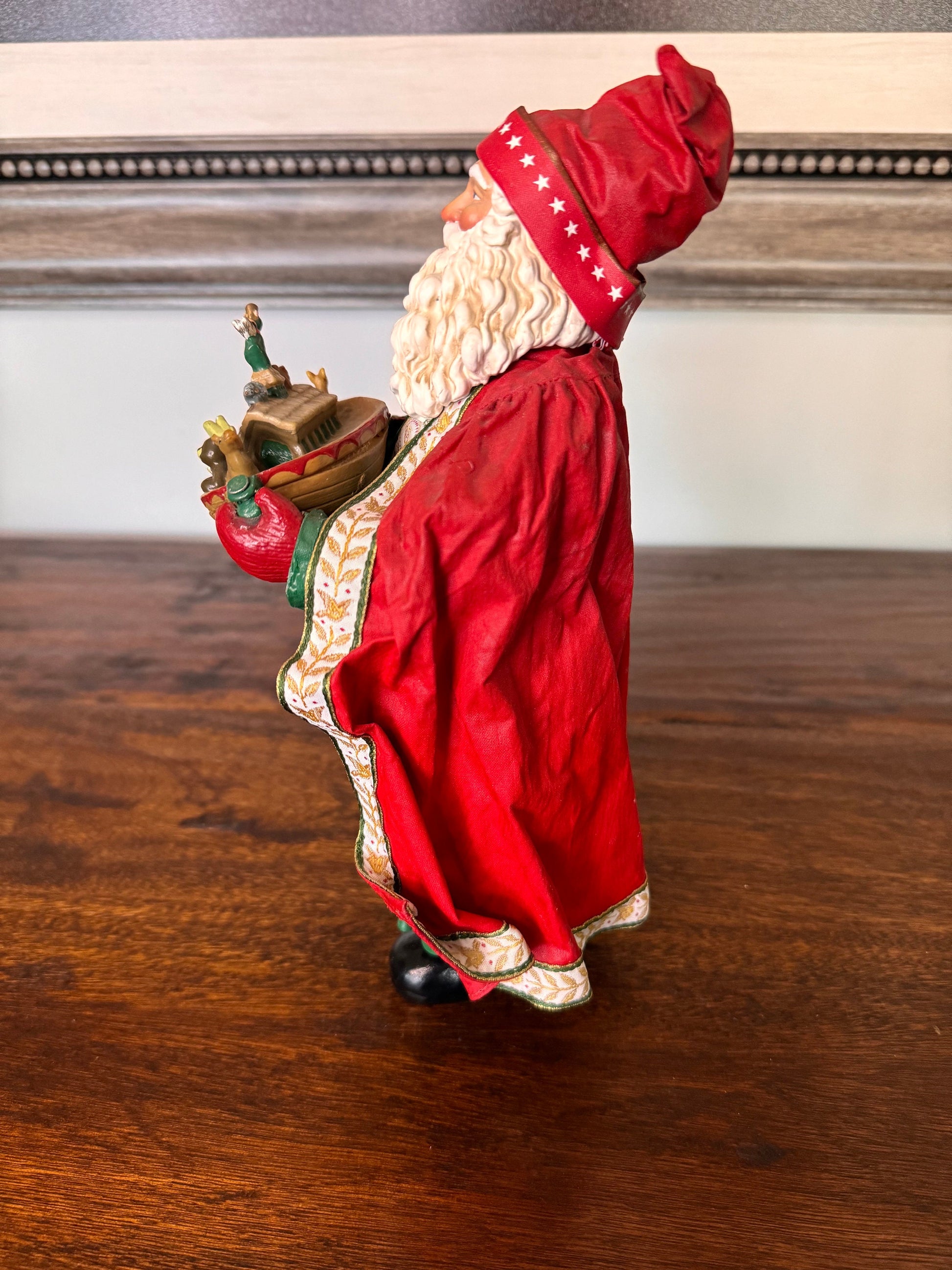 1995 Possible Dreams Clothtique “Santa and the Ark”