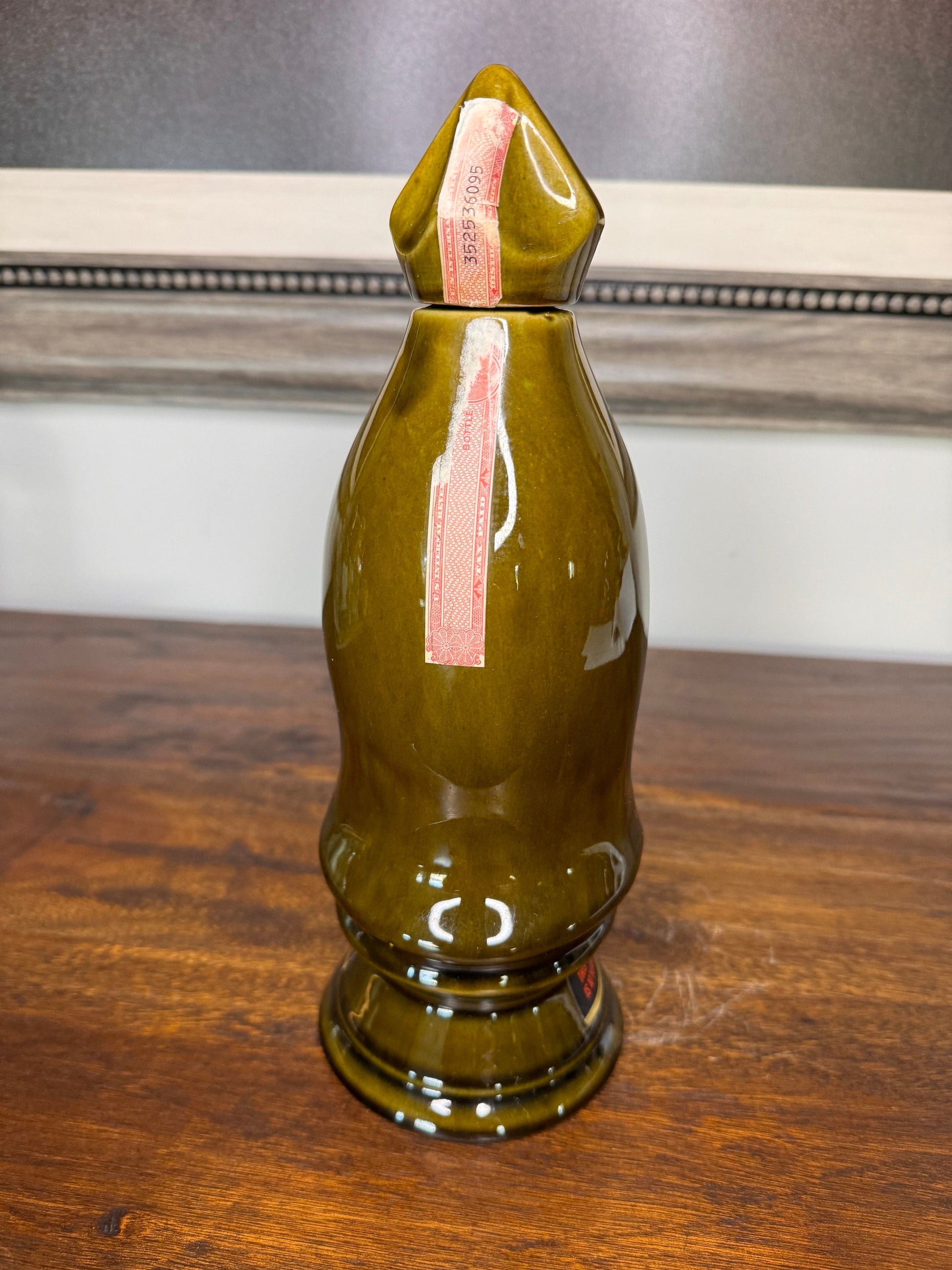 Vintage Old Crow Kentucky Bourbon Dark Pawn Chess Decanter (122)