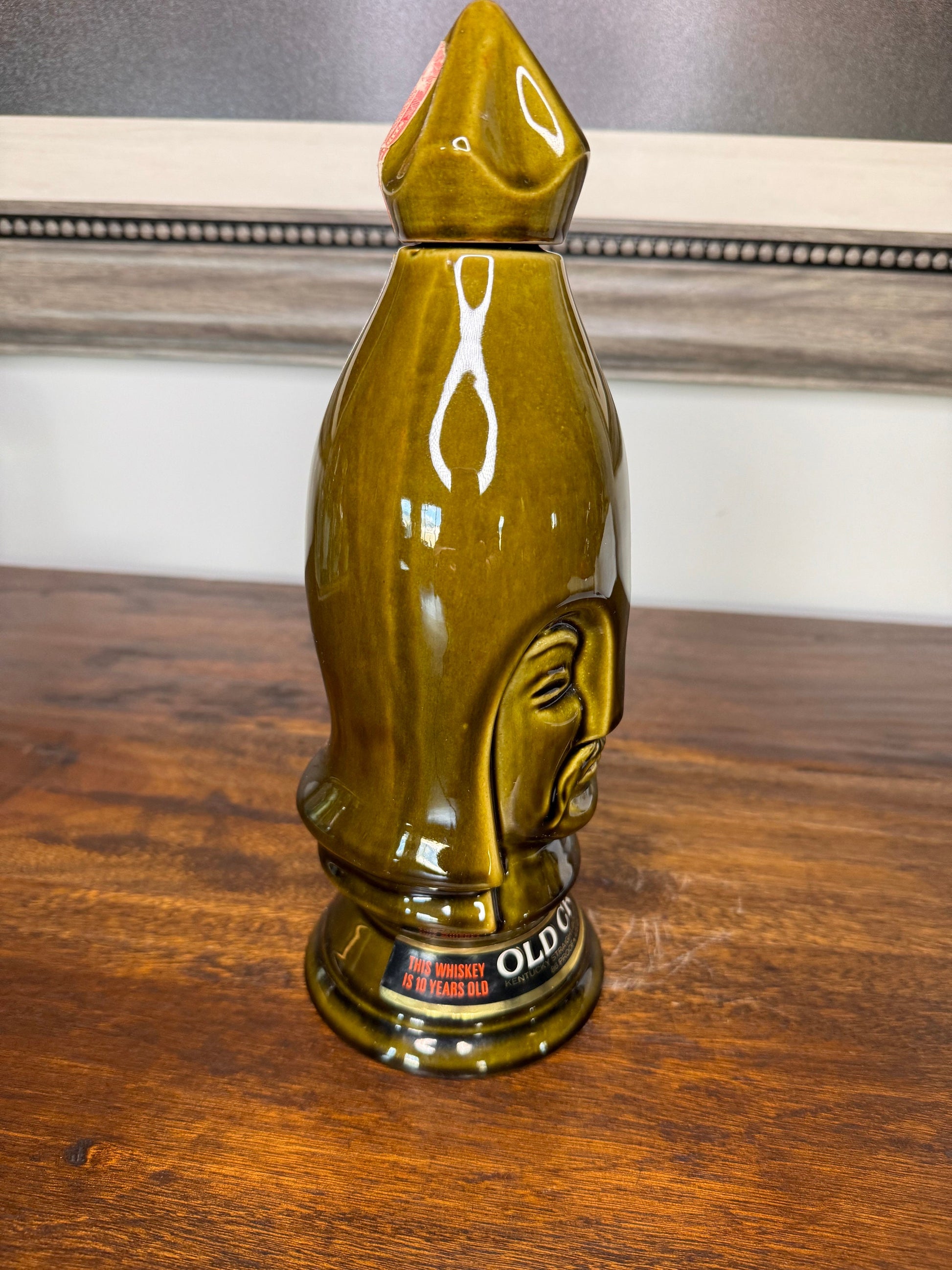 Vintage Old Crow Kentucky Bourbon Dark Pawn Chess Decanter (122)