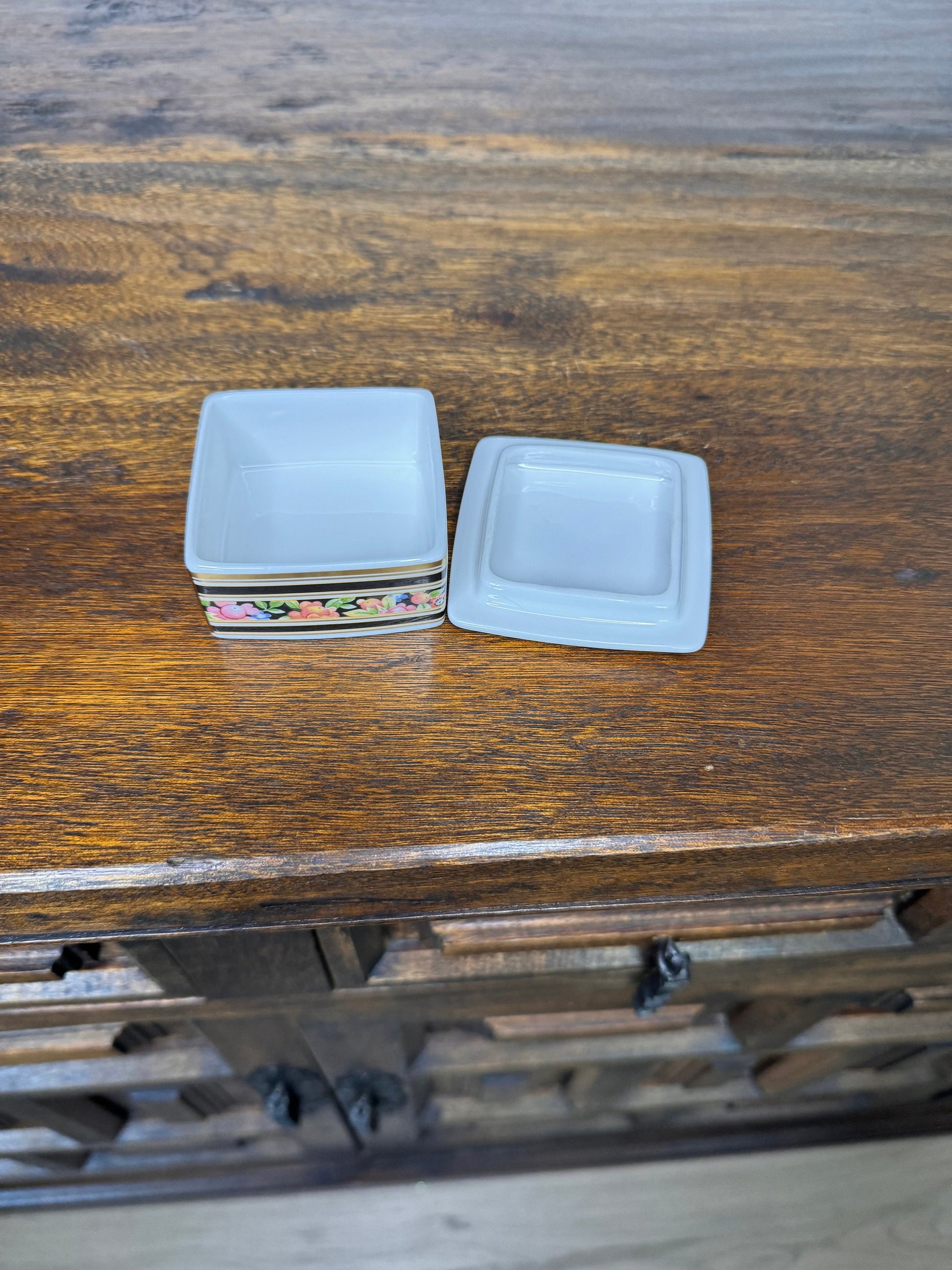 Vintage Wedgewood Clio Trinket Box