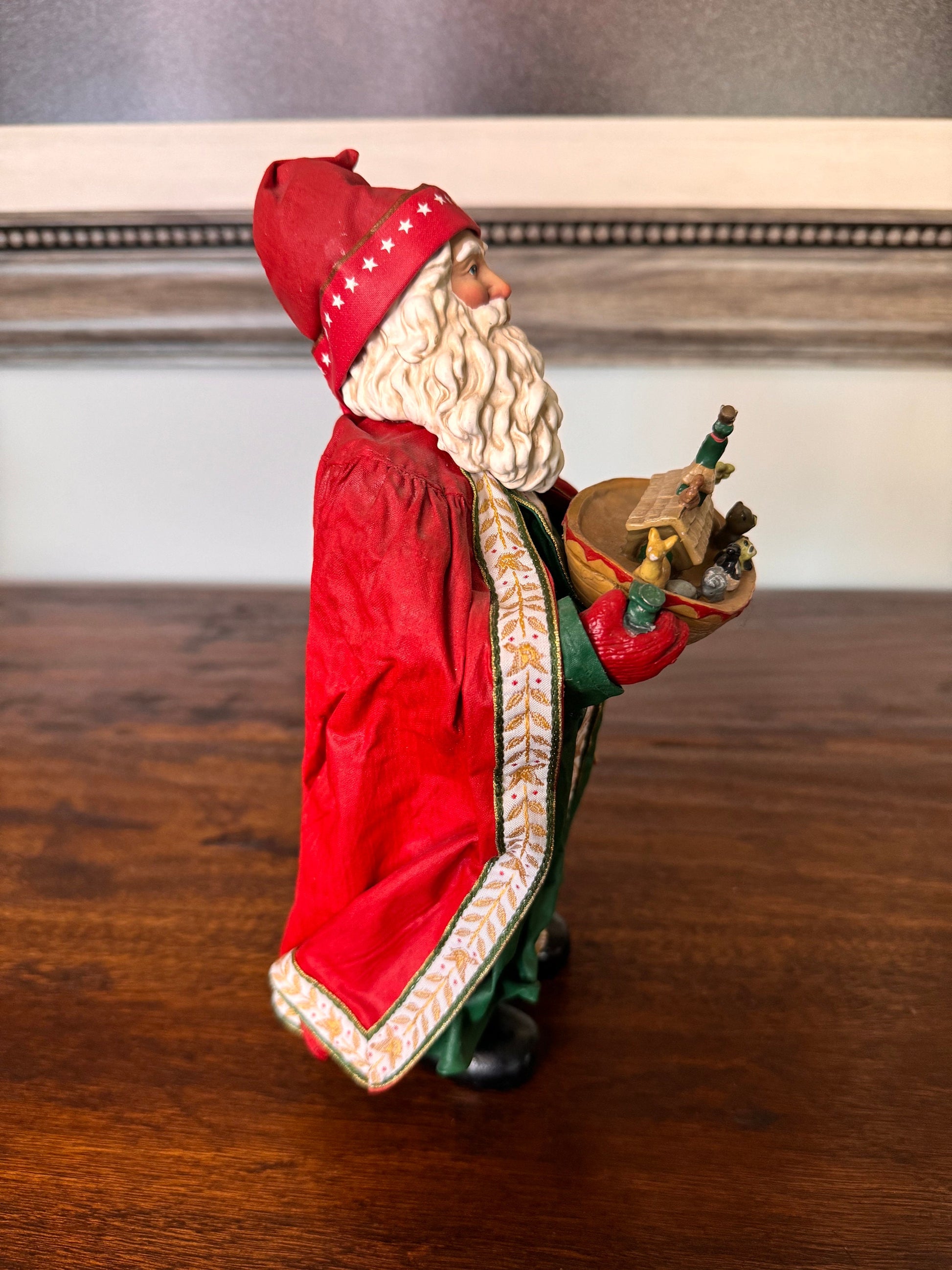 1995 Possible Dreams Clothtique “Santa and the Ark”