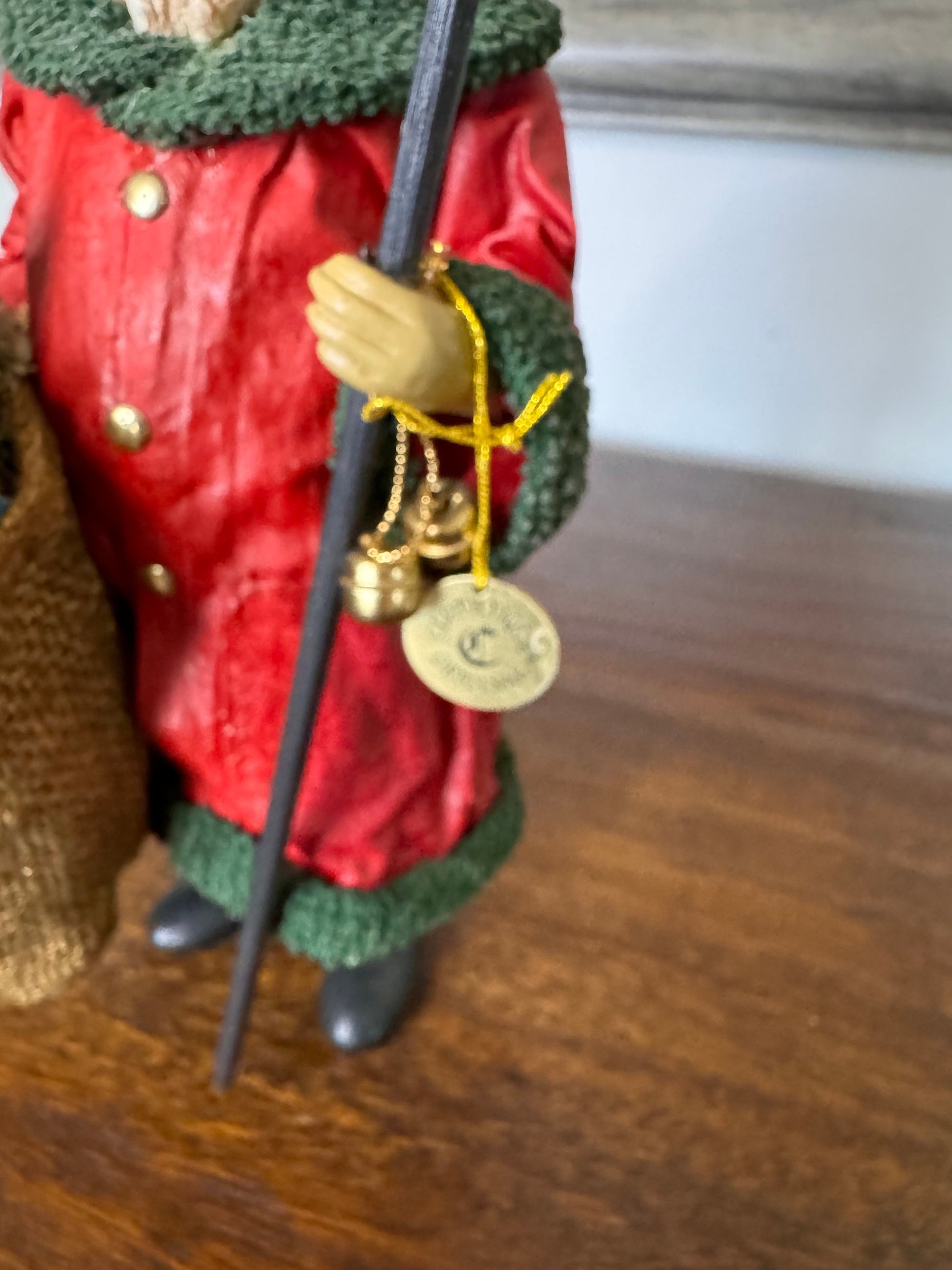 1988 Possible Dreams Clothtique Santa