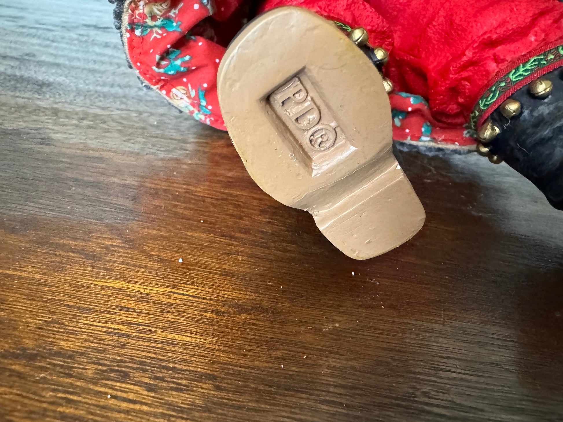 Possible Dreams Clothtique “Whoo”s Your Santa?” figurine