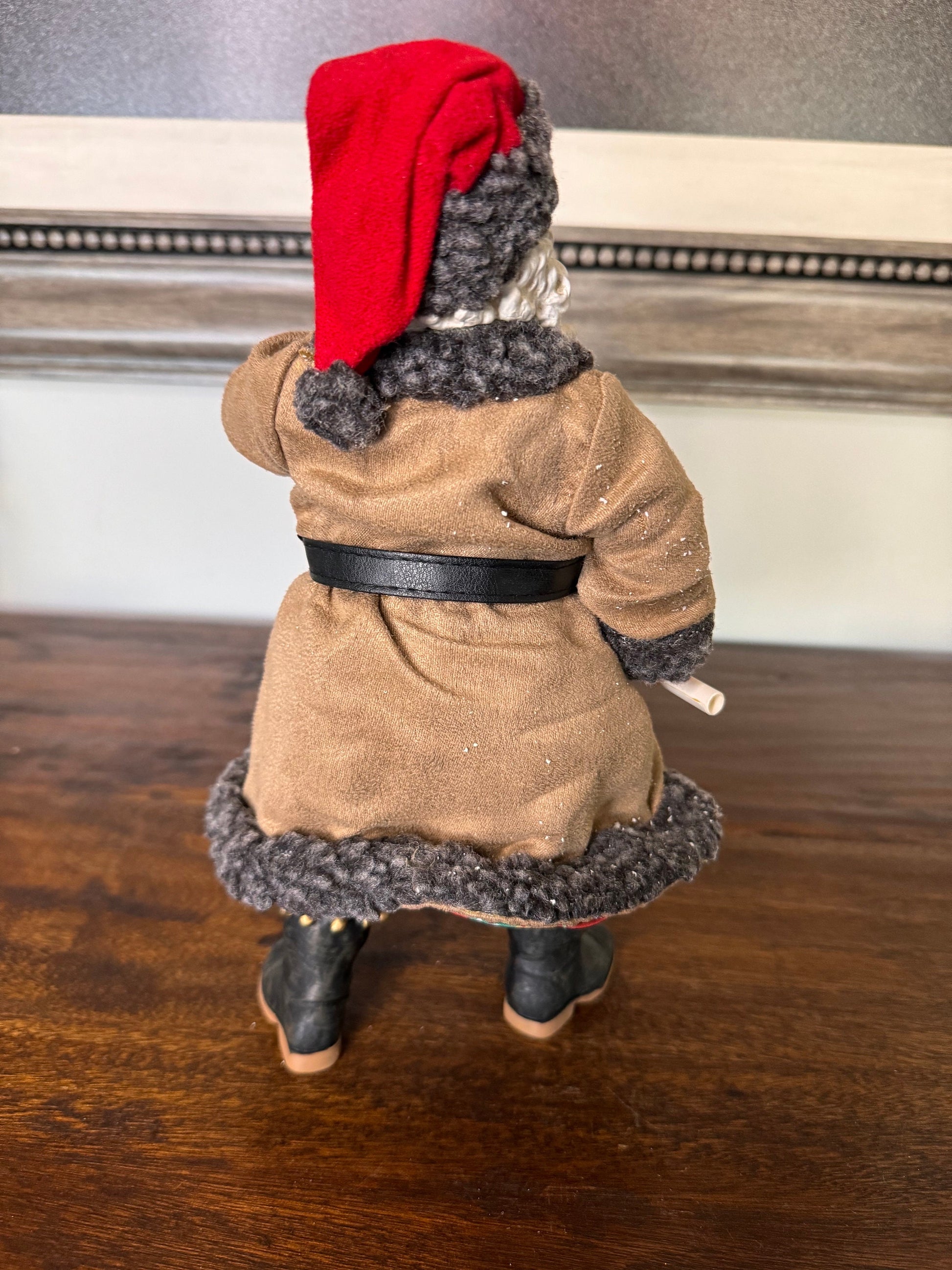 Possible Dreams Clothtique “Whoo”s Your Santa?” figurine