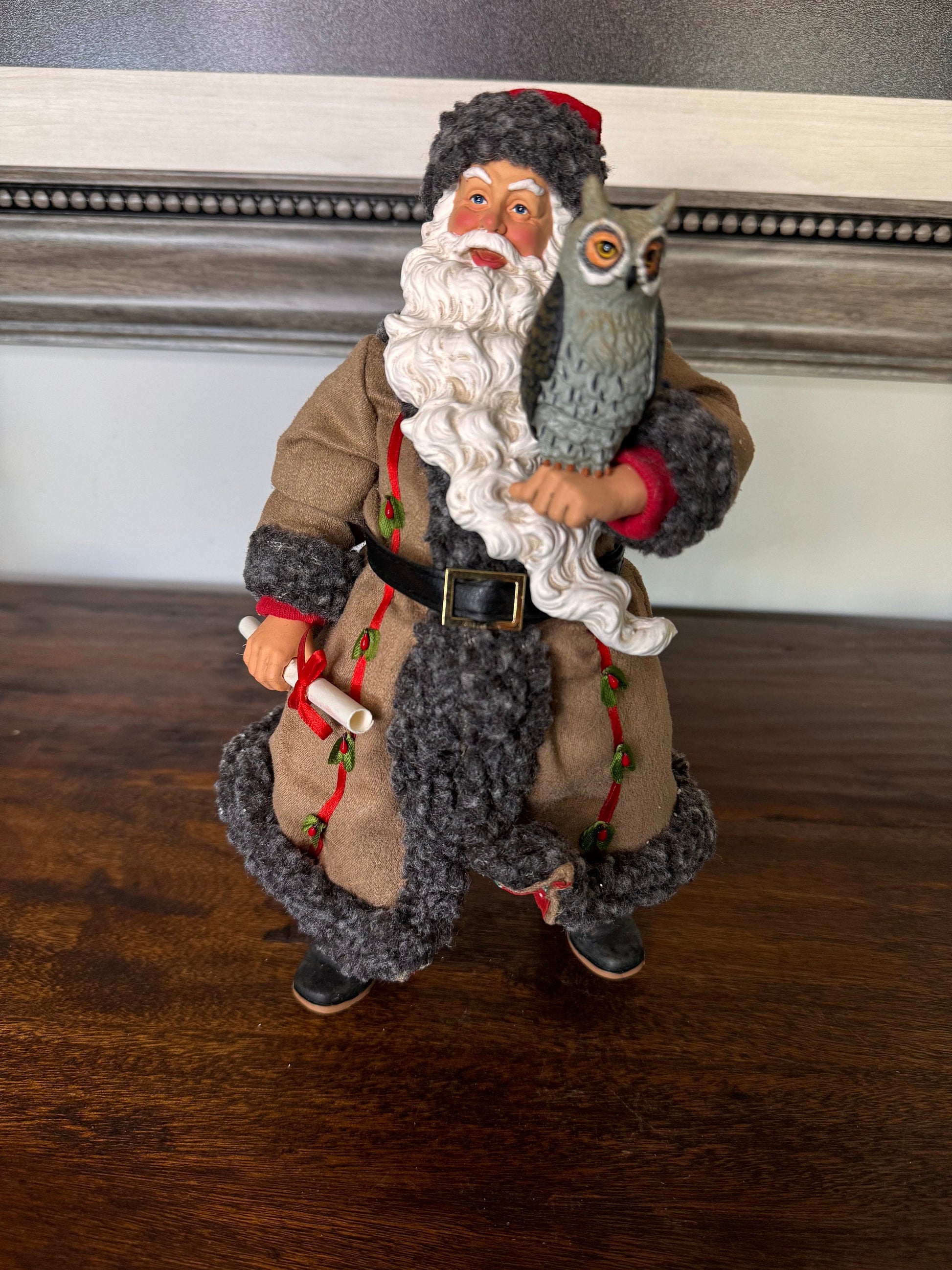 Possible Dreams Clothtique “Whoo”s Your Santa?” figurine