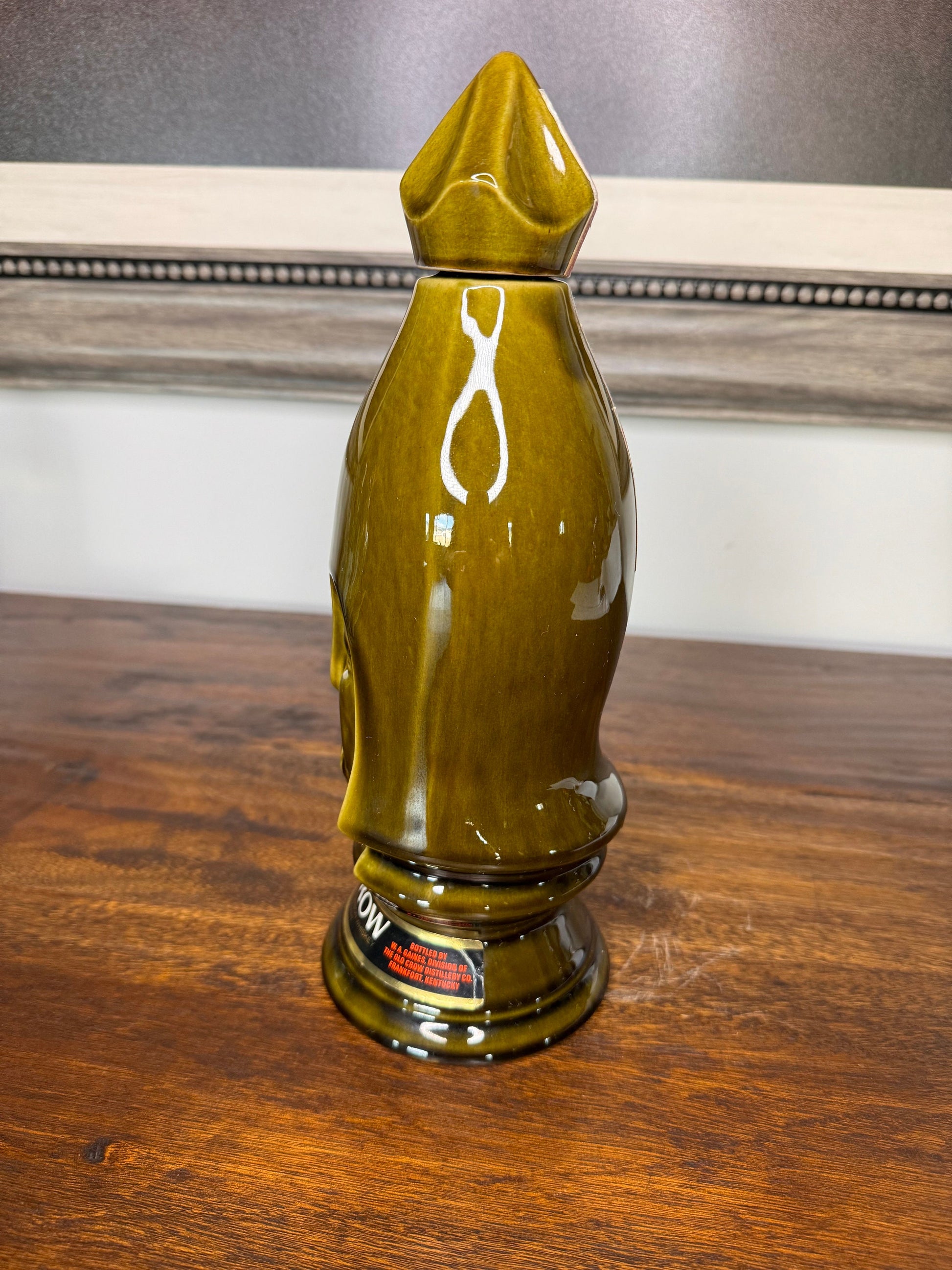Vintage Old Crow Kentucky Bourbon Dark Pawn Chess Decanter (122)