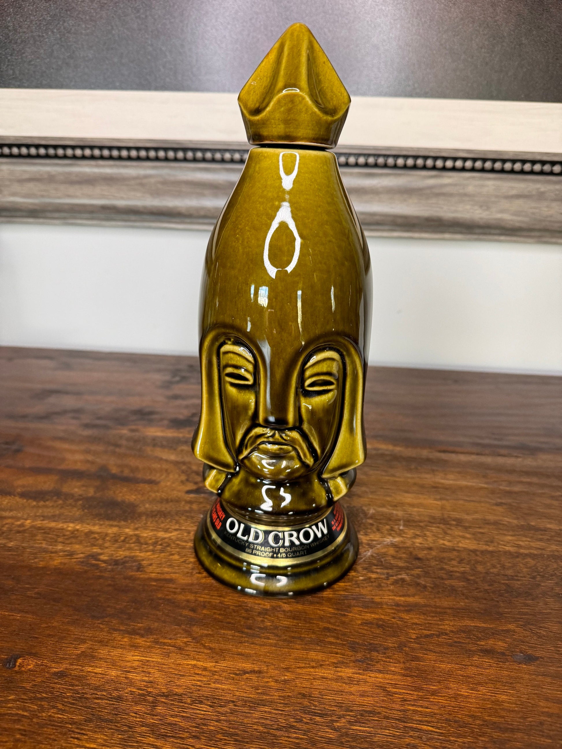 Vintage Old Crow Kentucky Bourbon Dark Pawn Chess Decanter (122)
