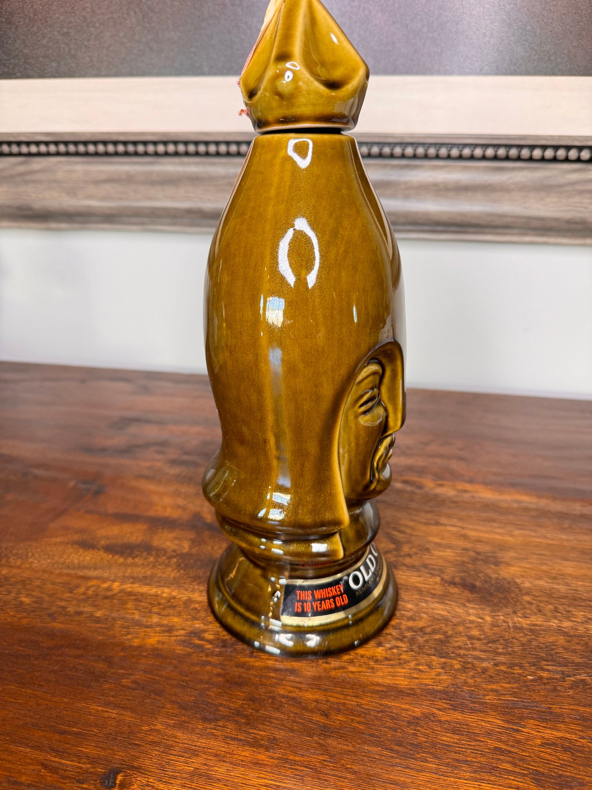 Vintage Old Crow Kentucky Bourbon Dark Pawn Chess Decanter (125)