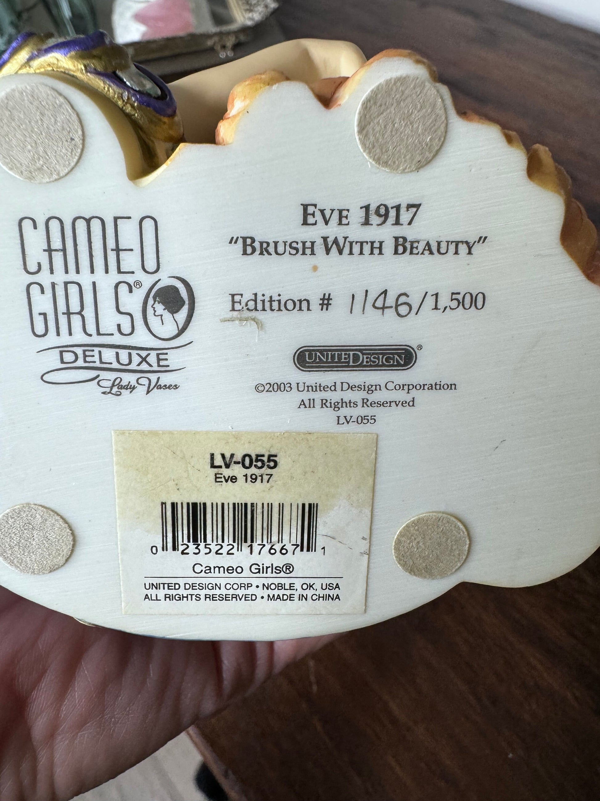 2003 Cameo Girls Lady Head Vase “Eve 1917 Brush with Beauty” with Original Box and COA