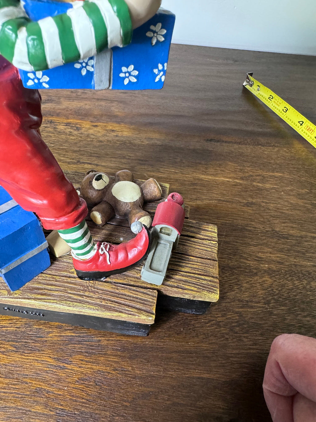 WMG 2009 12” Elf Balancing Gifts with Music/Lights