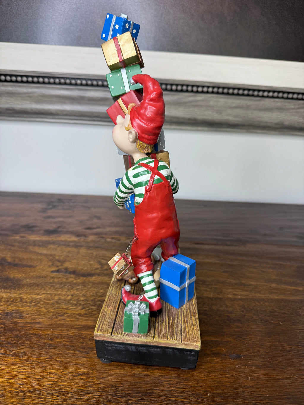 WMG 2009 12” Elf Balancing Gifts with Music/Lights