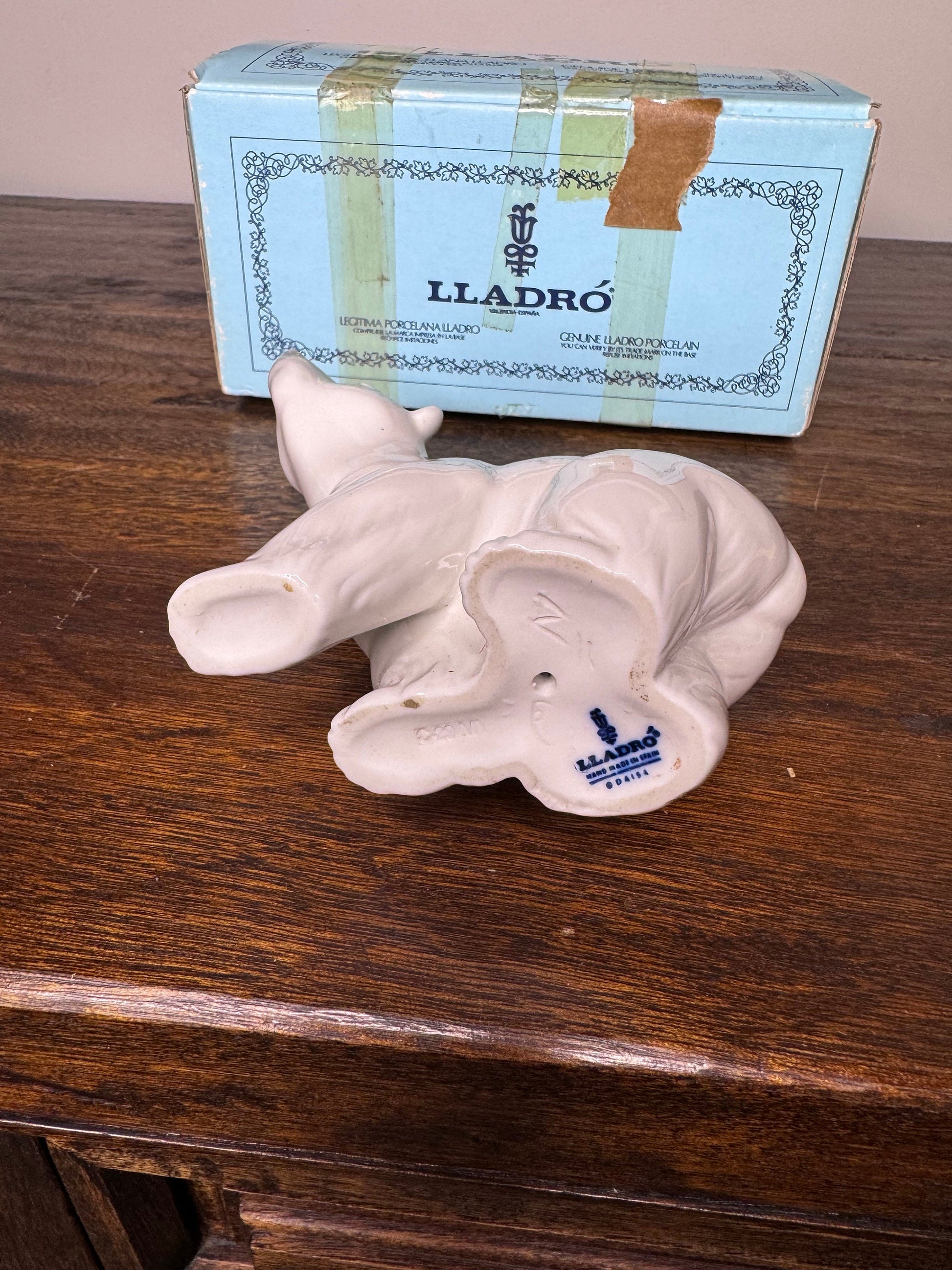 Vintage Lladro Polar Bear #1207