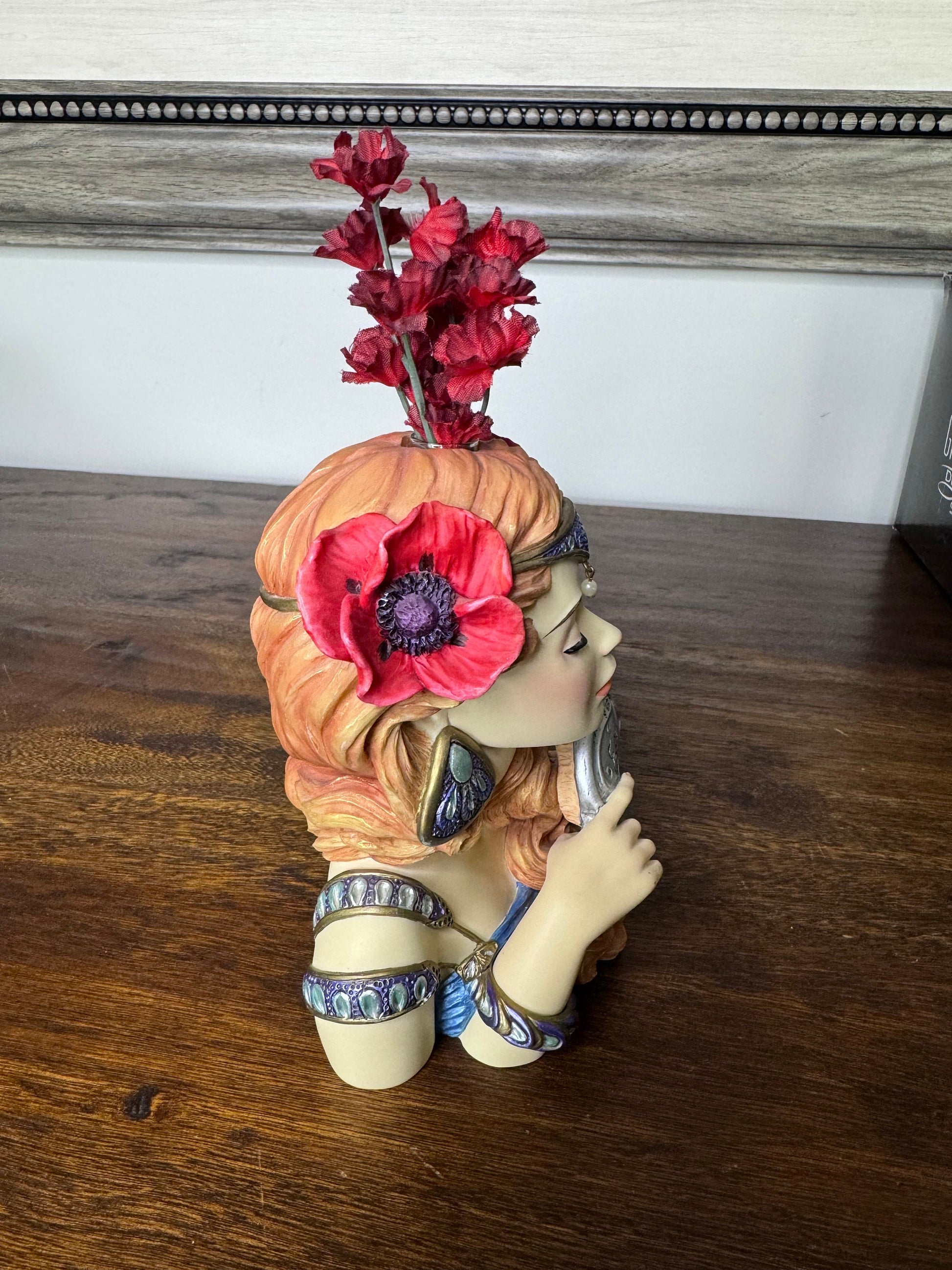 2003 Cameo Girls Lady Head Vase “Eve 1917 Brush with Beauty” with Original Box and COA