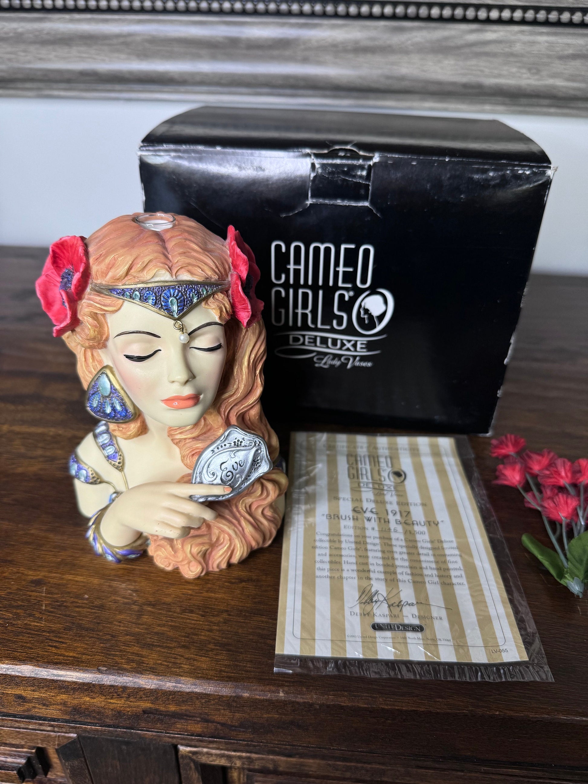 2003 Cameo Girls Lady Head Vase “Eve 1917 Brush with Beauty” with Original Box and COA