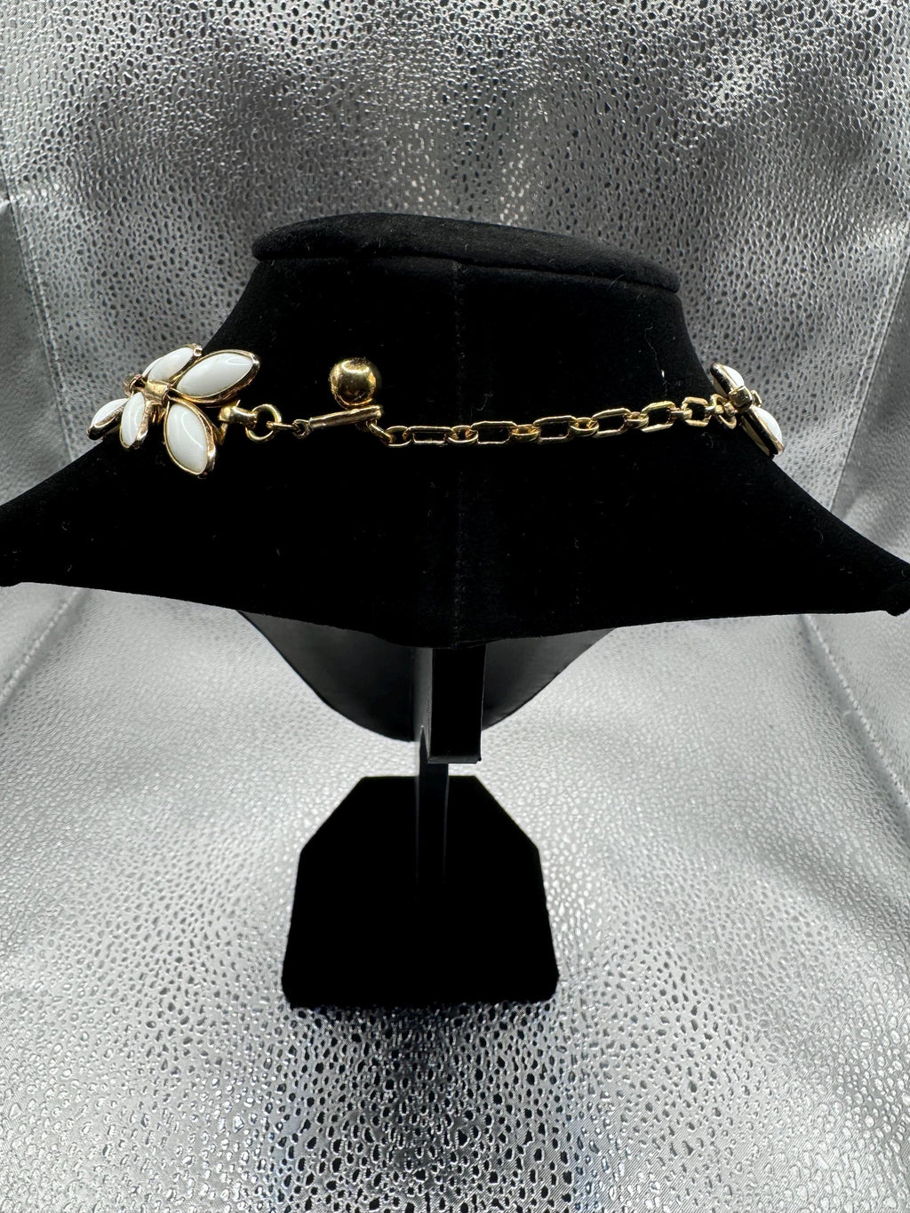 Vintage Trifari Milk Glass Leaf Choker Necklace