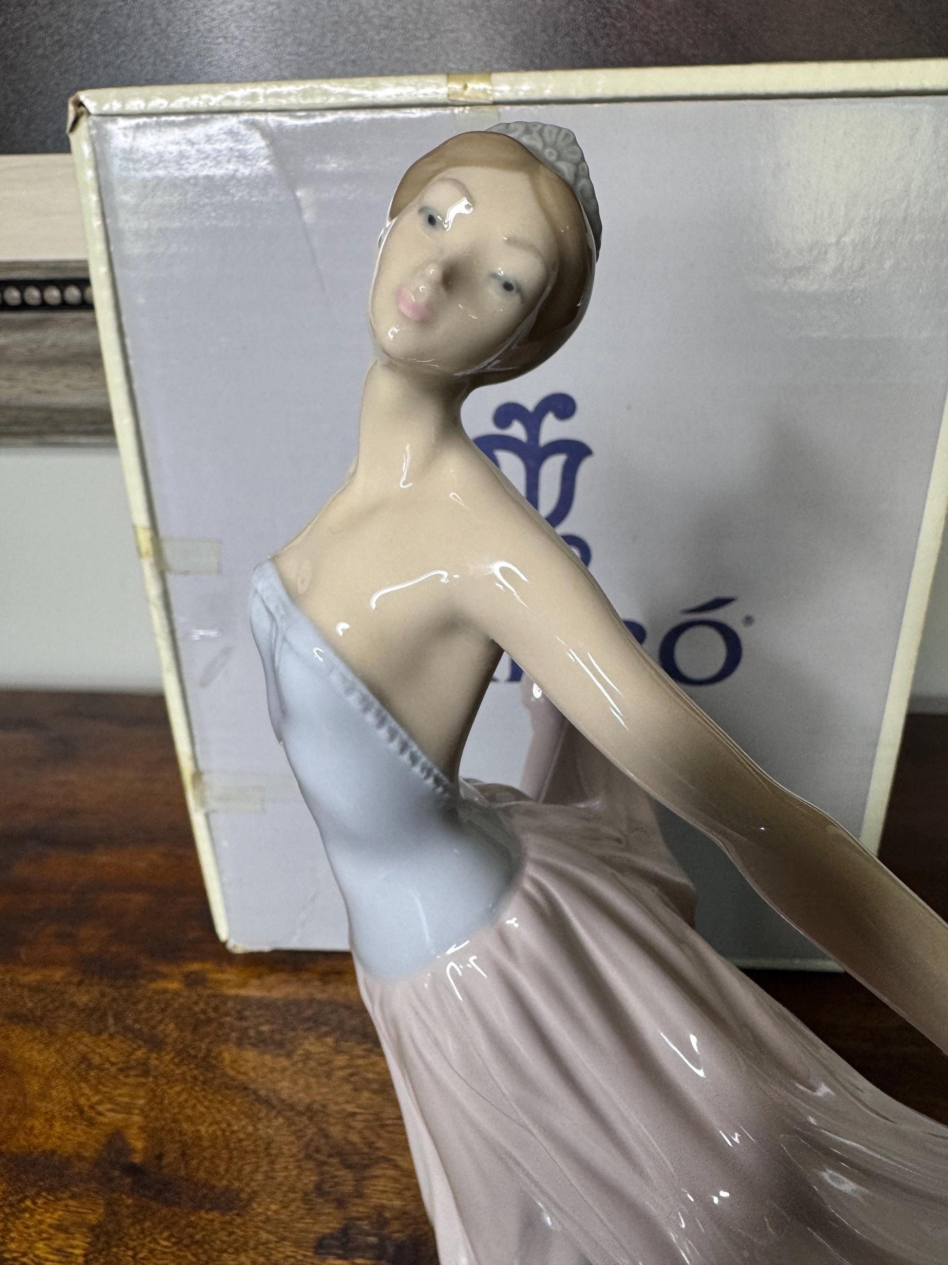 Stunning Lladro Dancer with Original Box