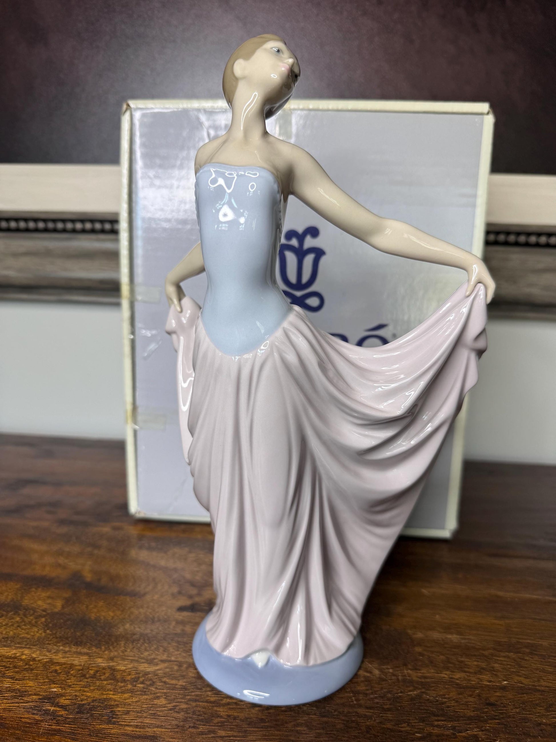 Stunning Lladro Dancer with Original Box