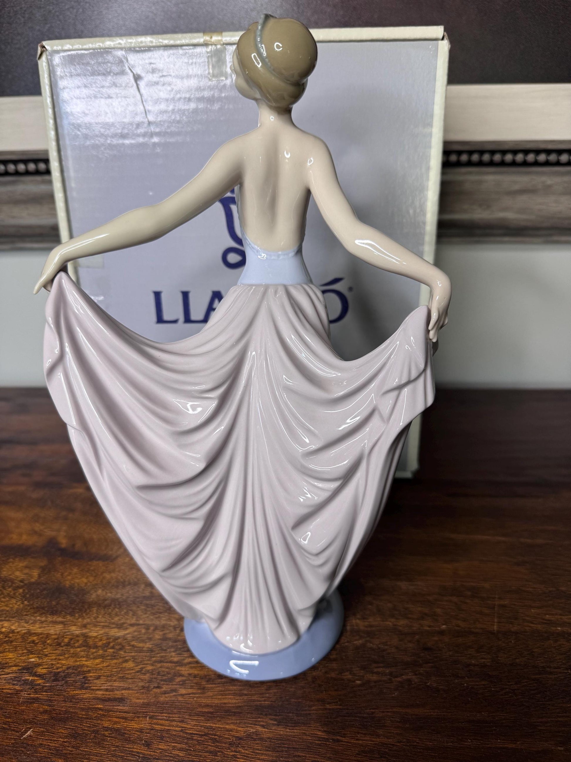 Stunning Lladro Dancer with Original Box