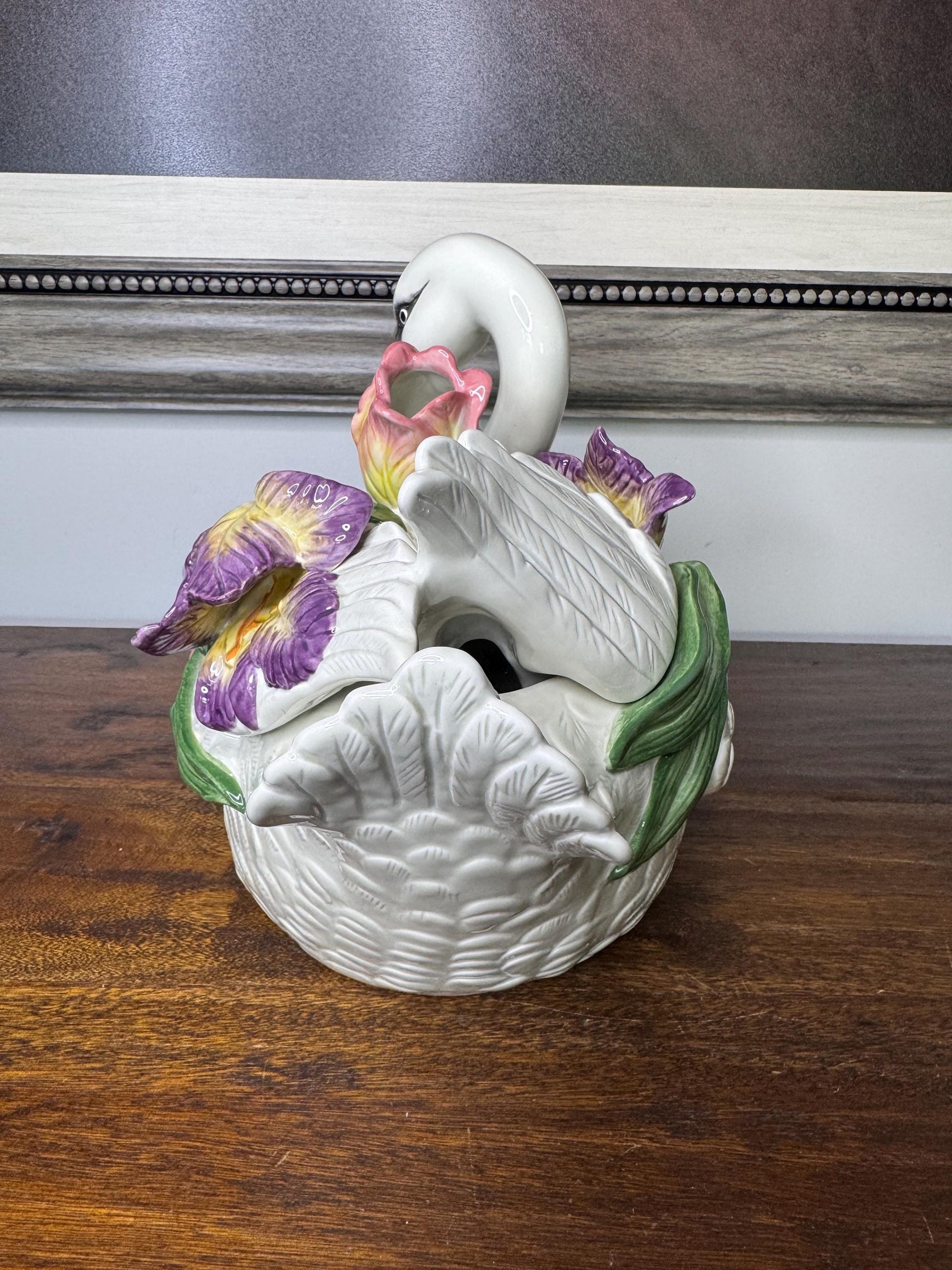 Vintage Fitz and Floyd Tulip Swan Tureen. NO LADEL