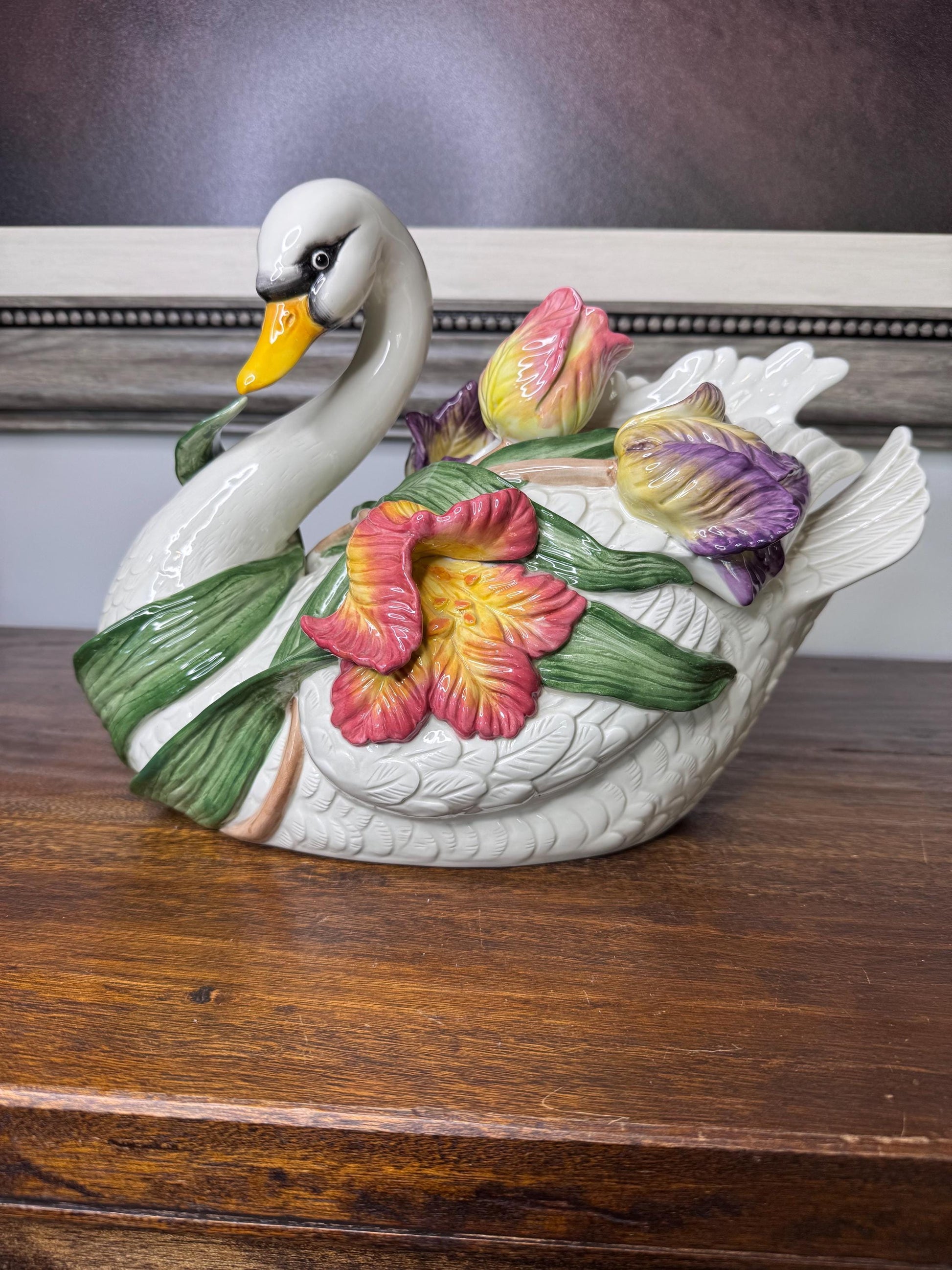 Vintage Fitz and Floyd Tulip Swan Tureen. NO LADEL