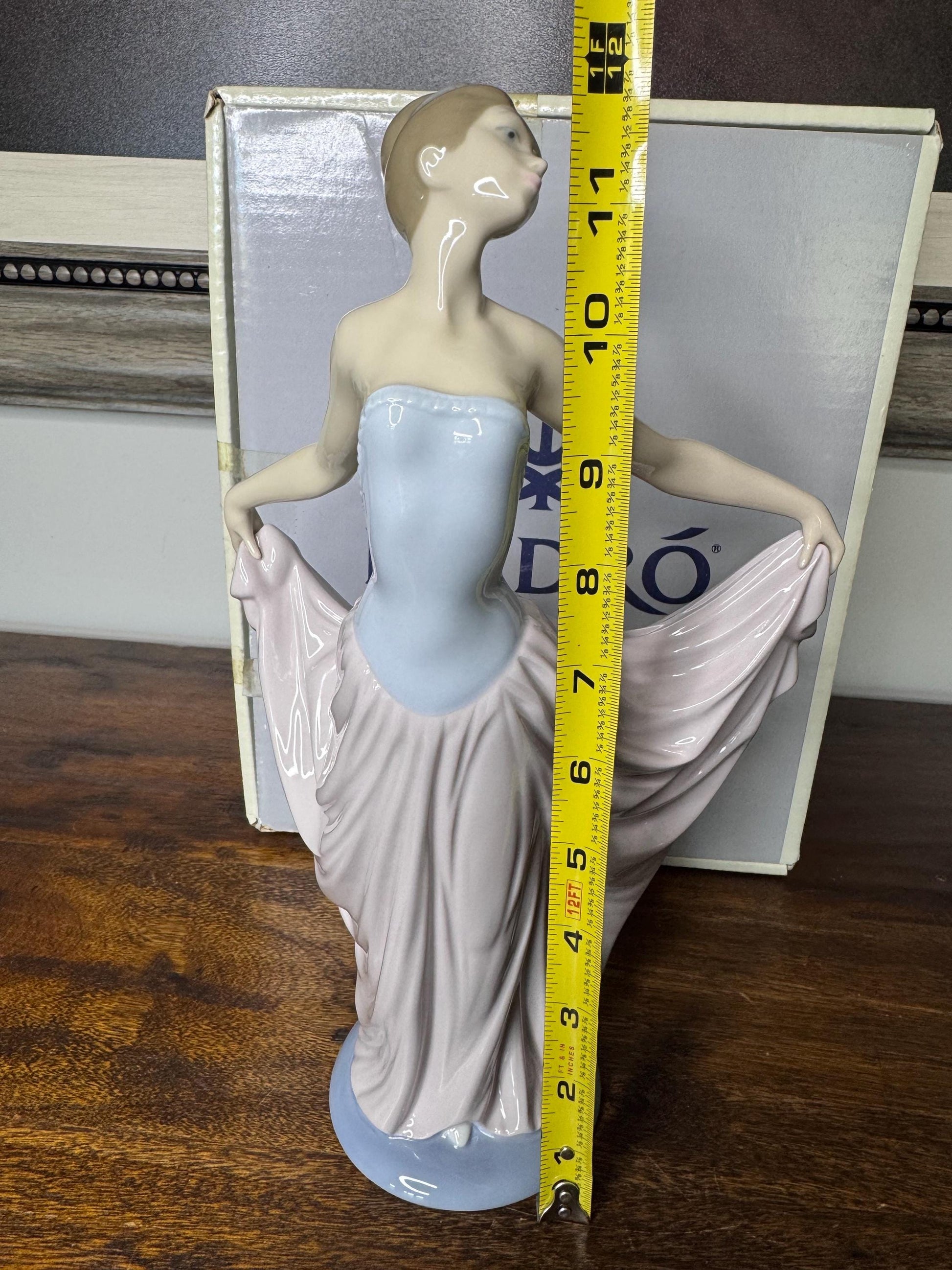 Stunning Lladro Dancer with Original Box