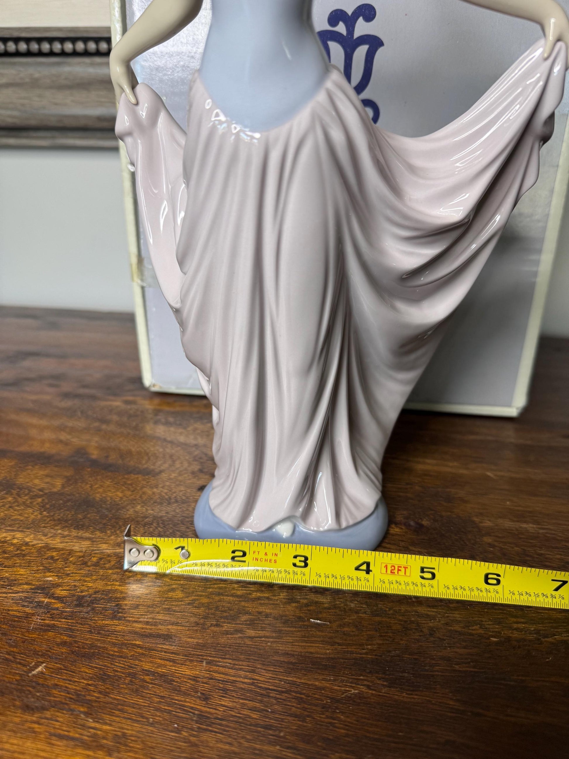 Stunning Lladro Dancer with Original Box