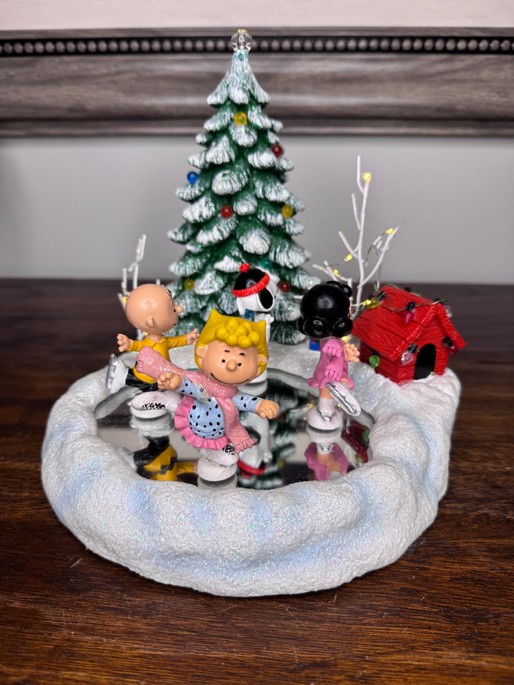 Peanuts Skating Pond Musical LED Figurine
