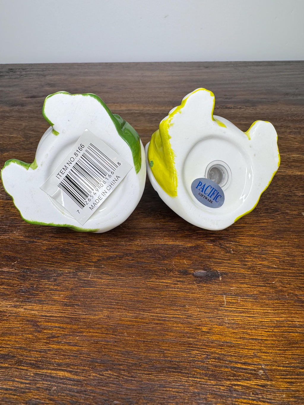 NIB Kissing Frogs Salt and Pepper Shakers