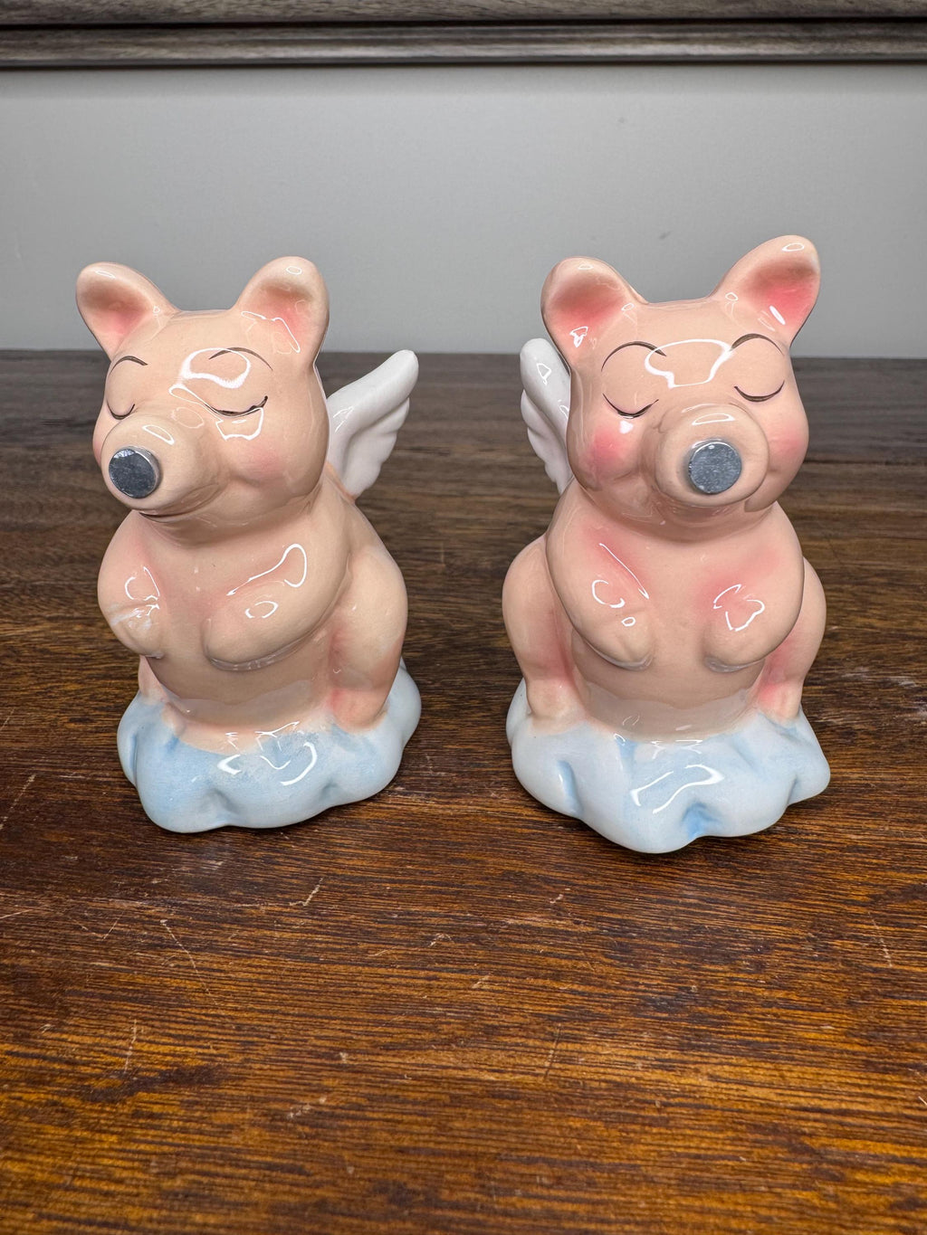 NIB Flying Angel Pigs Kissing Salt and Pepper Shakers
