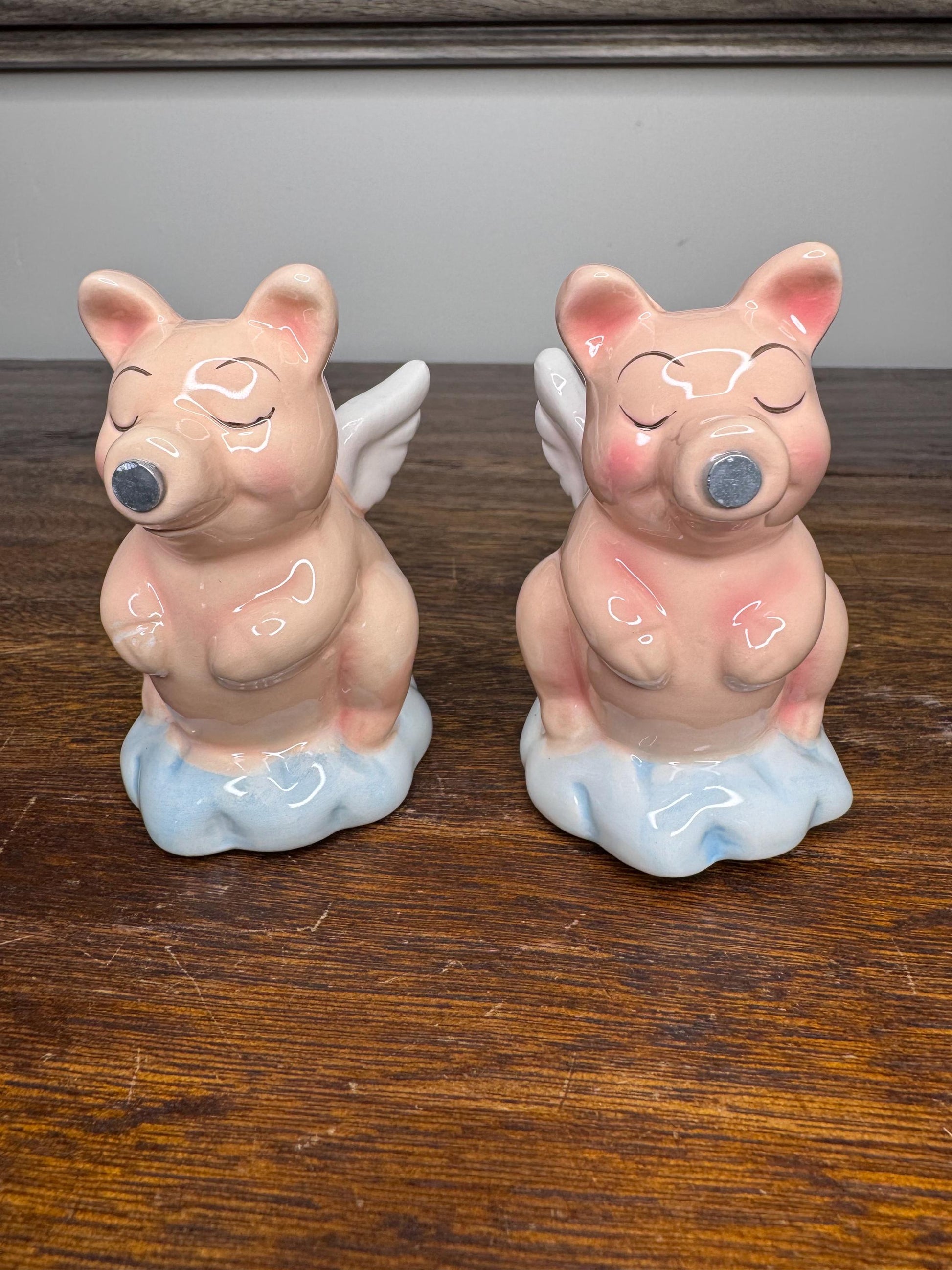 NIB Flying Angel Pigs Kissing Salt and Pepper Shakers