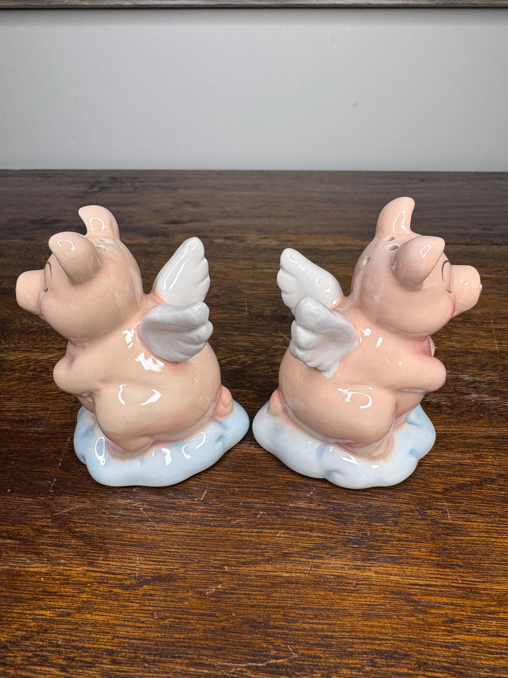 NIB Flying Angel Pigs Kissing Salt and Pepper Shakers