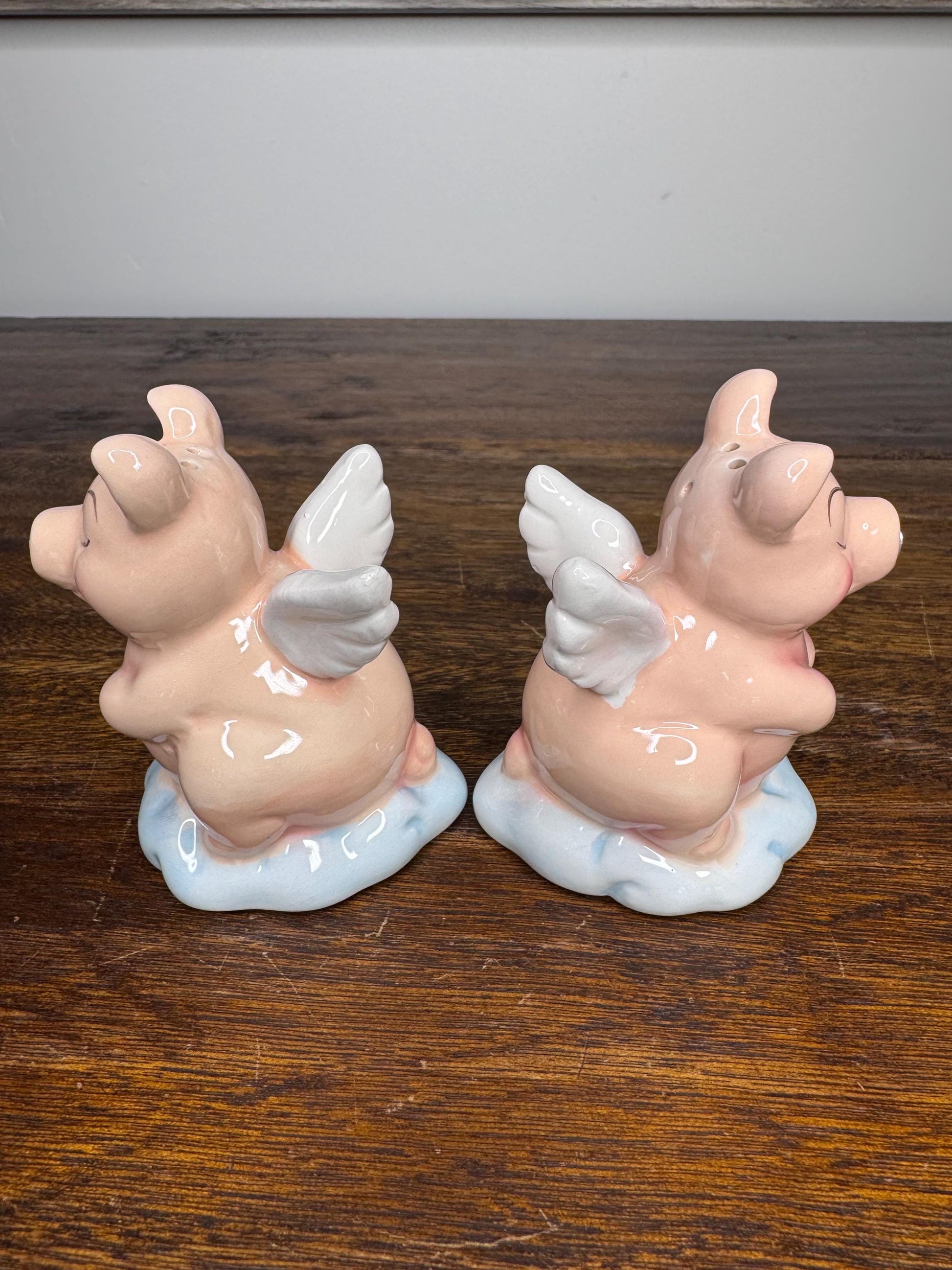 NIB Flying Angel Pigs Kissing Salt and Pepper Shakers