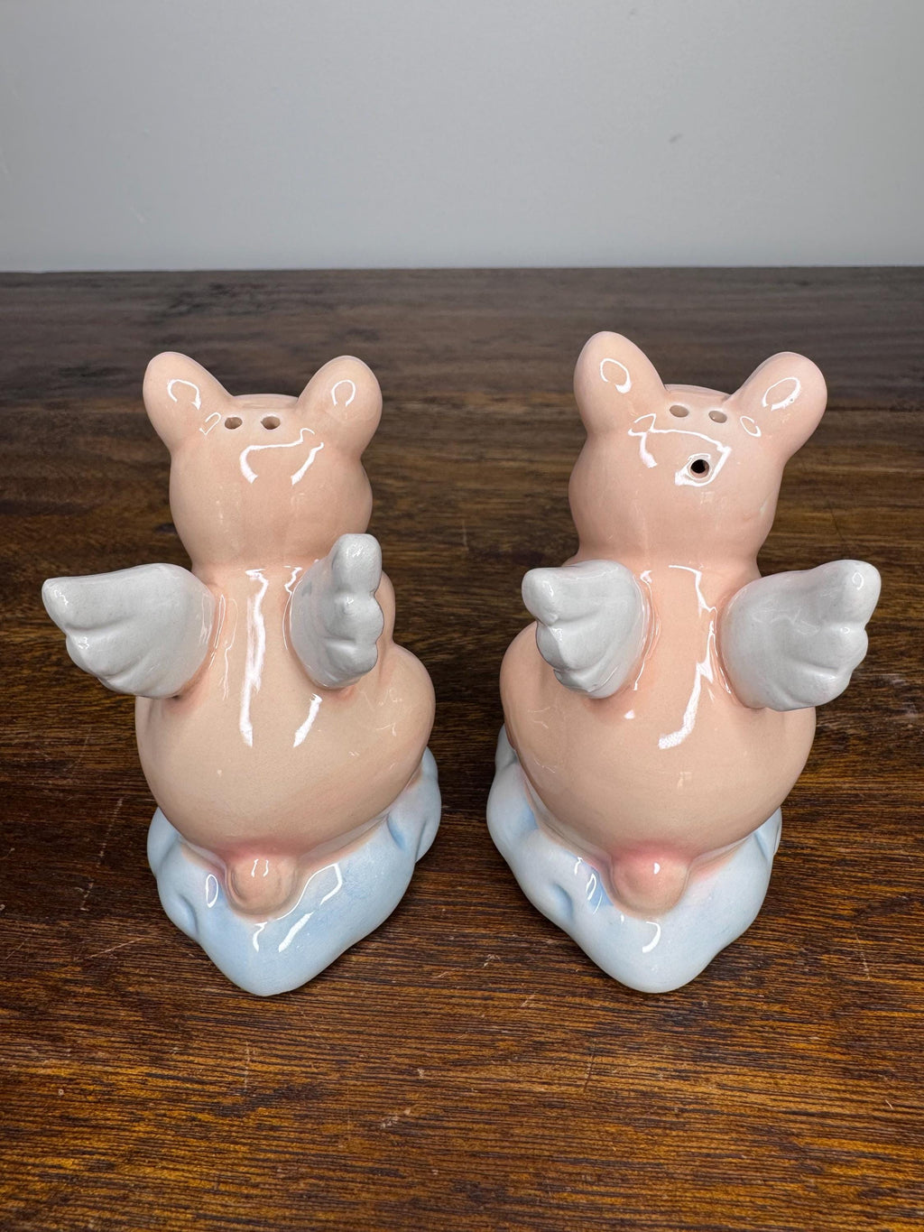 NIB Flying Angel Pigs Kissing Salt and Pepper Shakers