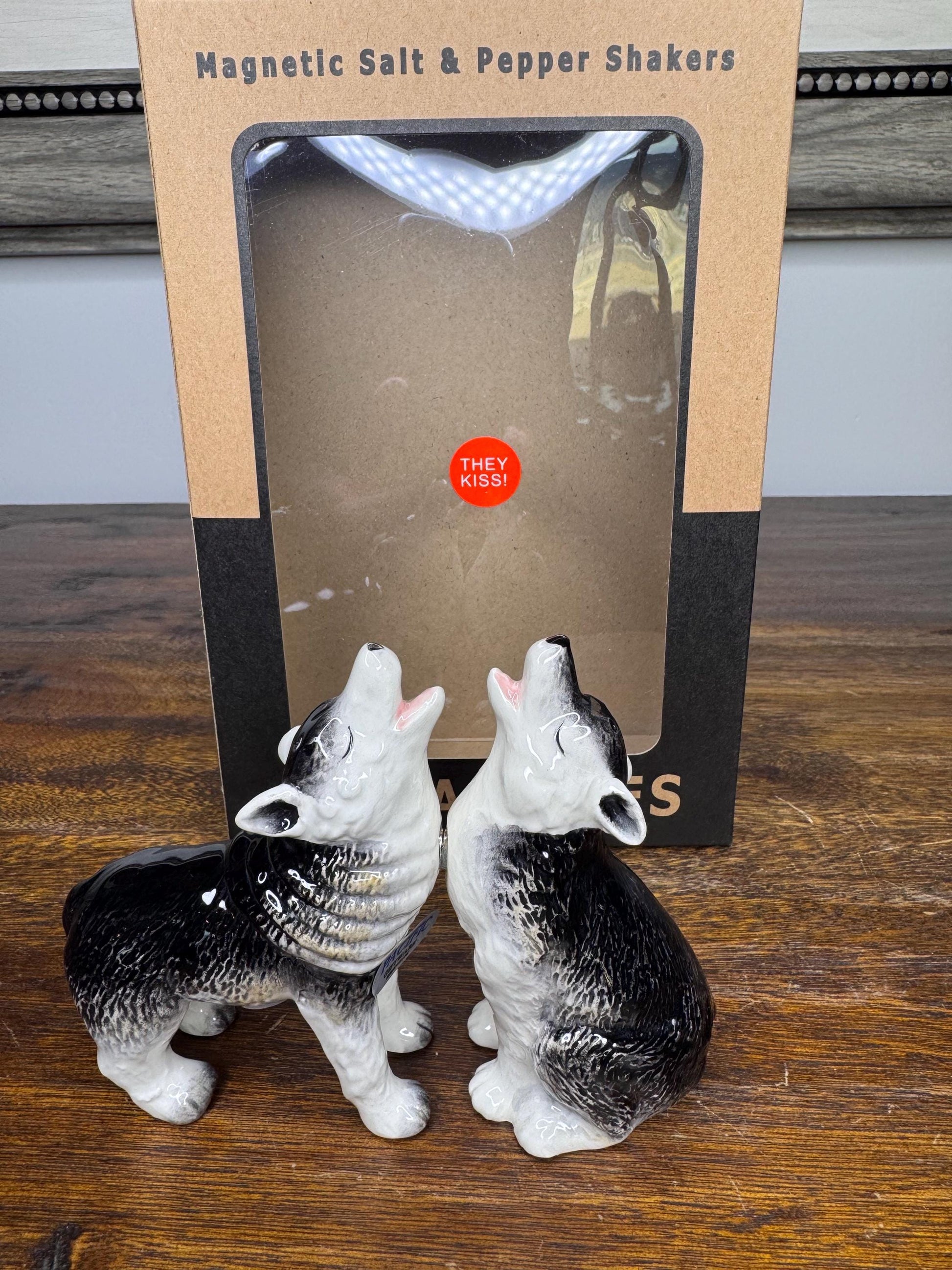 NIB Howling Wolf Salt and Pepper Shakers