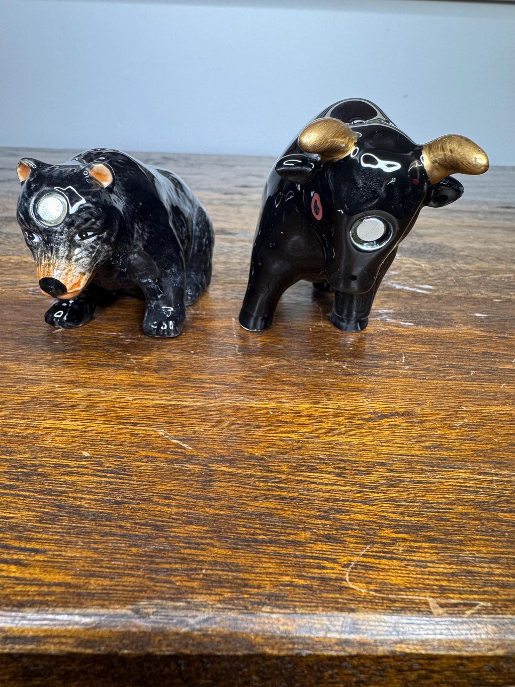 NIB Bear and Bull Magnetic Salt and Pepper Shakers