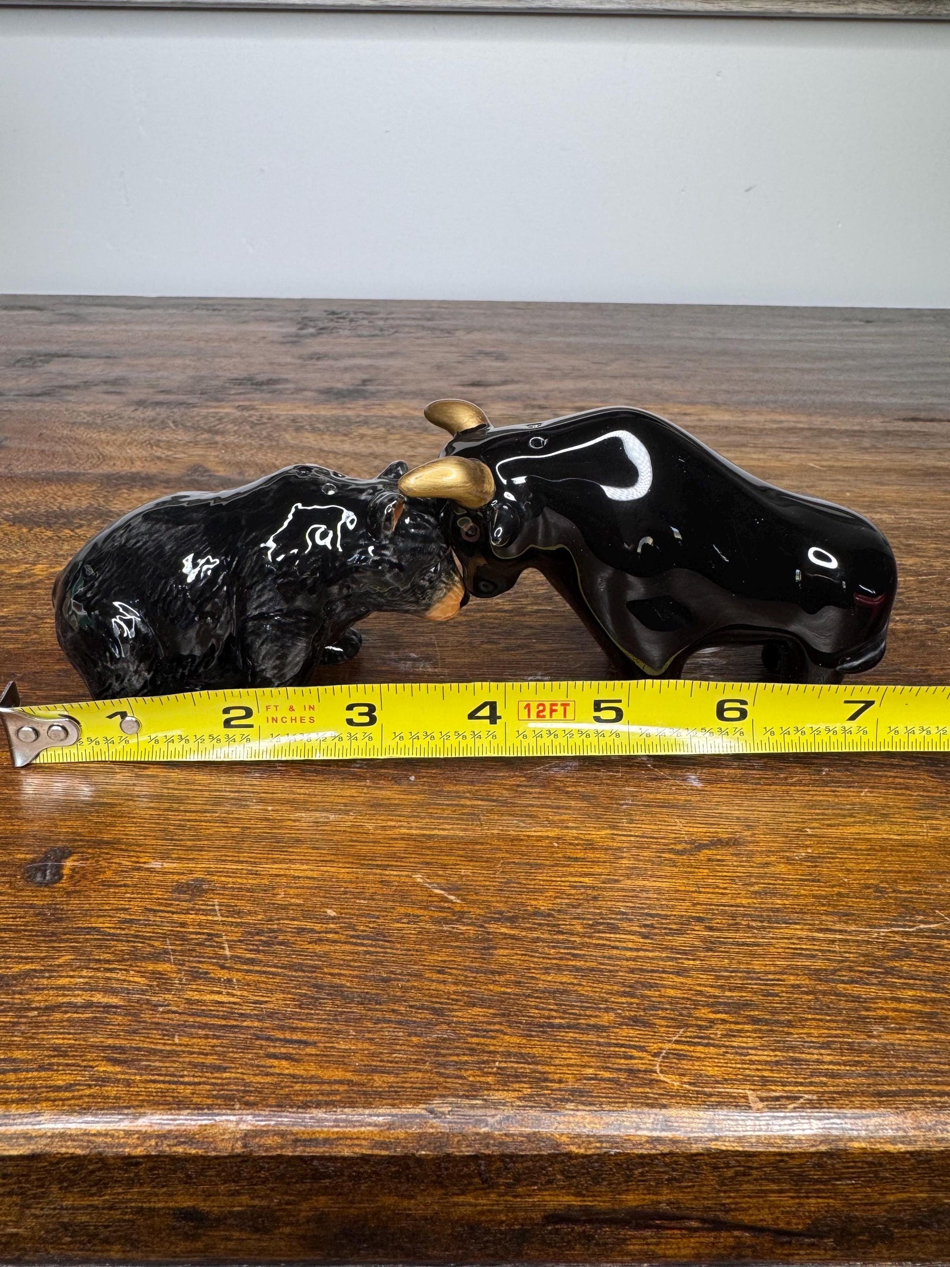 NIB Bear and Bull Magnetic Salt and Pepper Shakers