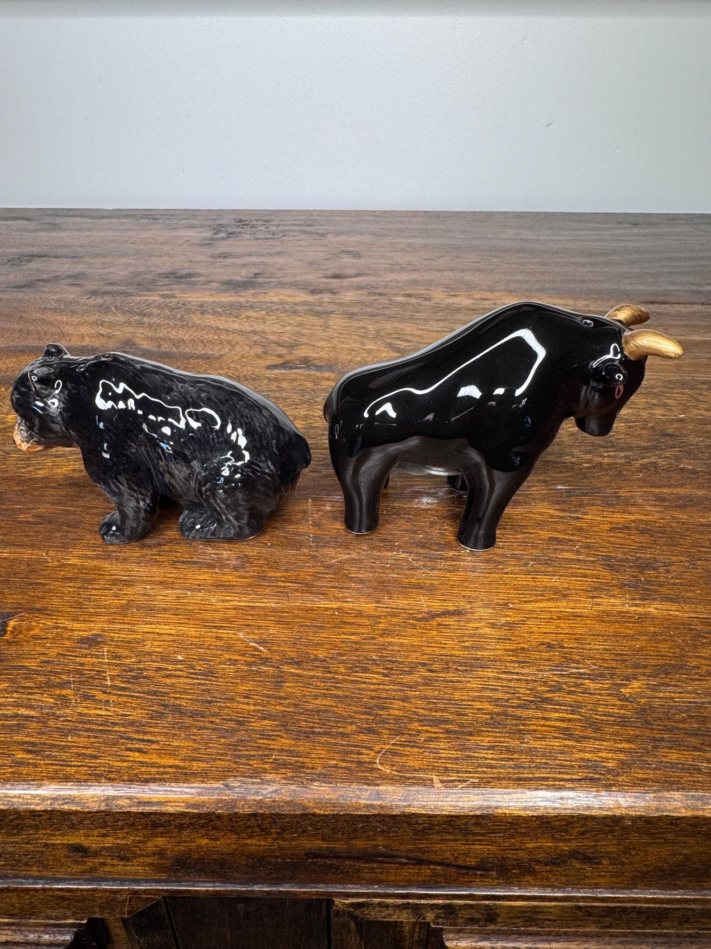 NIB Bear and Bull Magnetic Salt and Pepper Shakers
