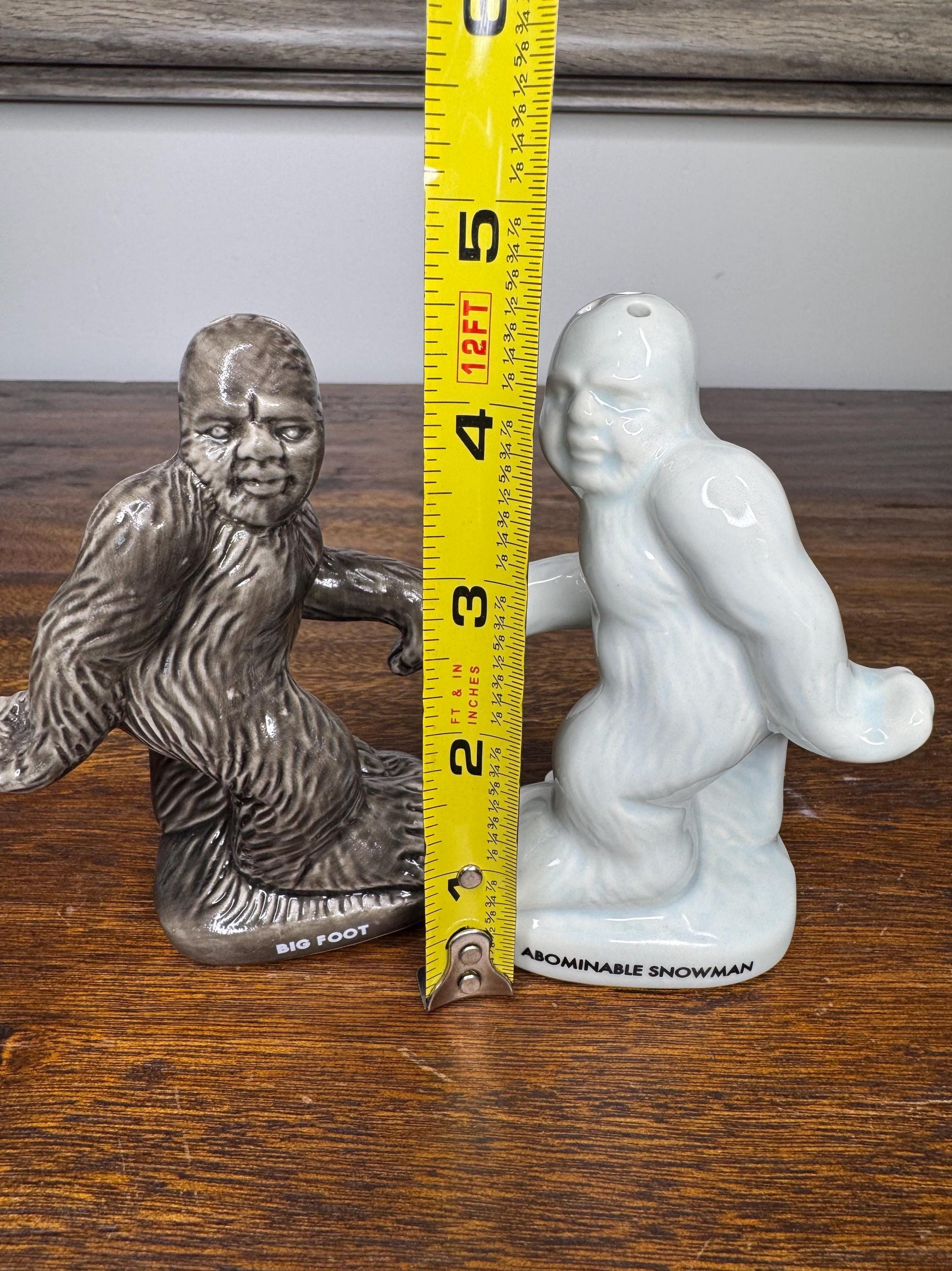 NIB Bigfoot and Yeti Magnetic Salt and Pepper Shakers