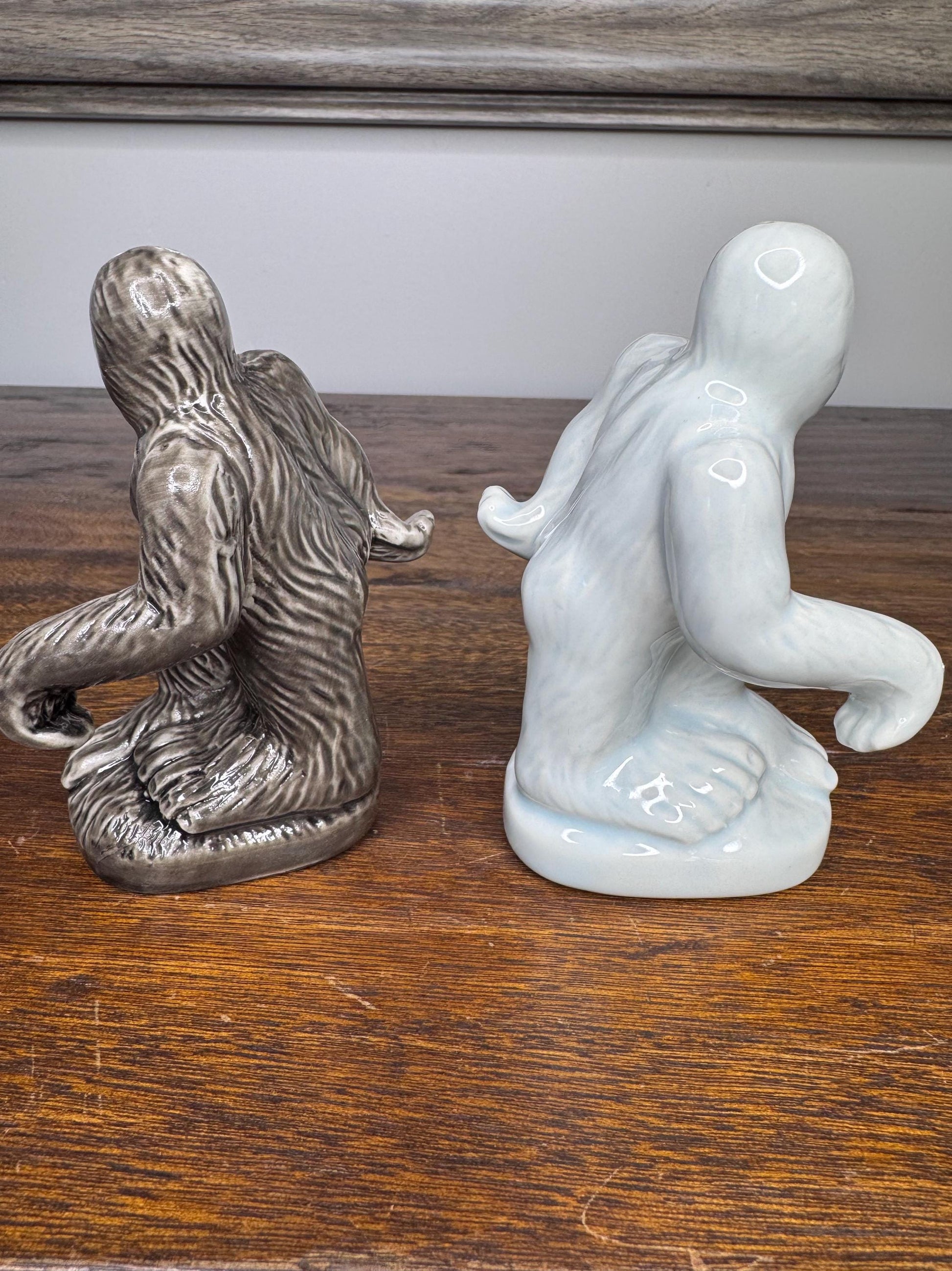 NIB Bigfoot and Yeti Magnetic Salt and Pepper Shakers